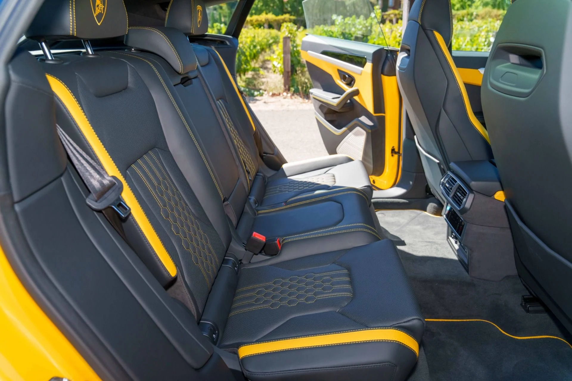 mph038_42148681_Used_2025_Lamborghini_Urus_SE_1759793248_e5666ef7cb