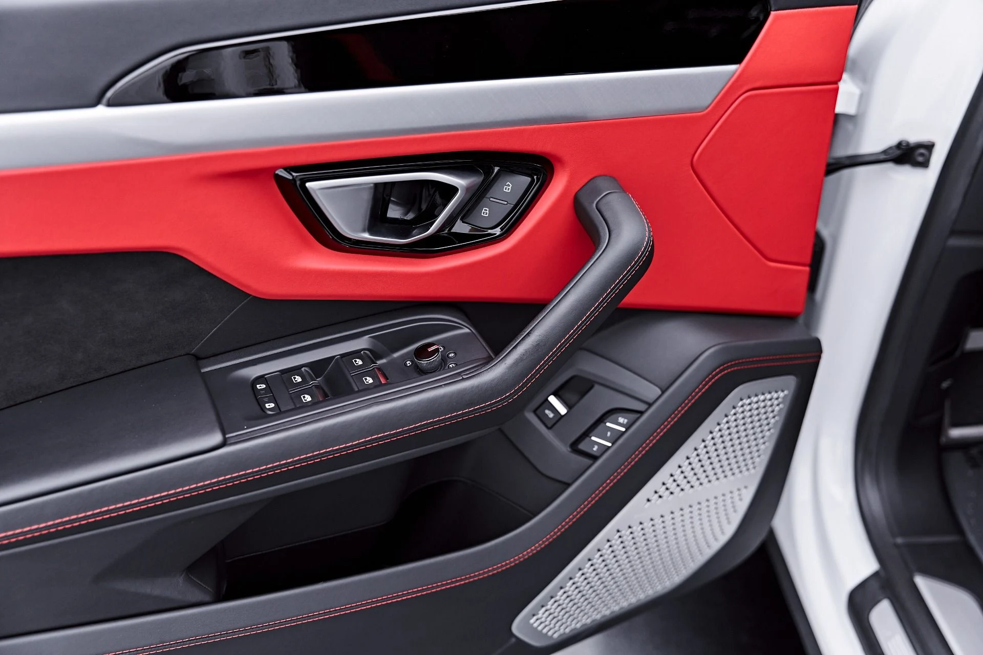 mph038_4214931740_Used_2023_Lamborghini_Urus_S_1784684463_b122d45164