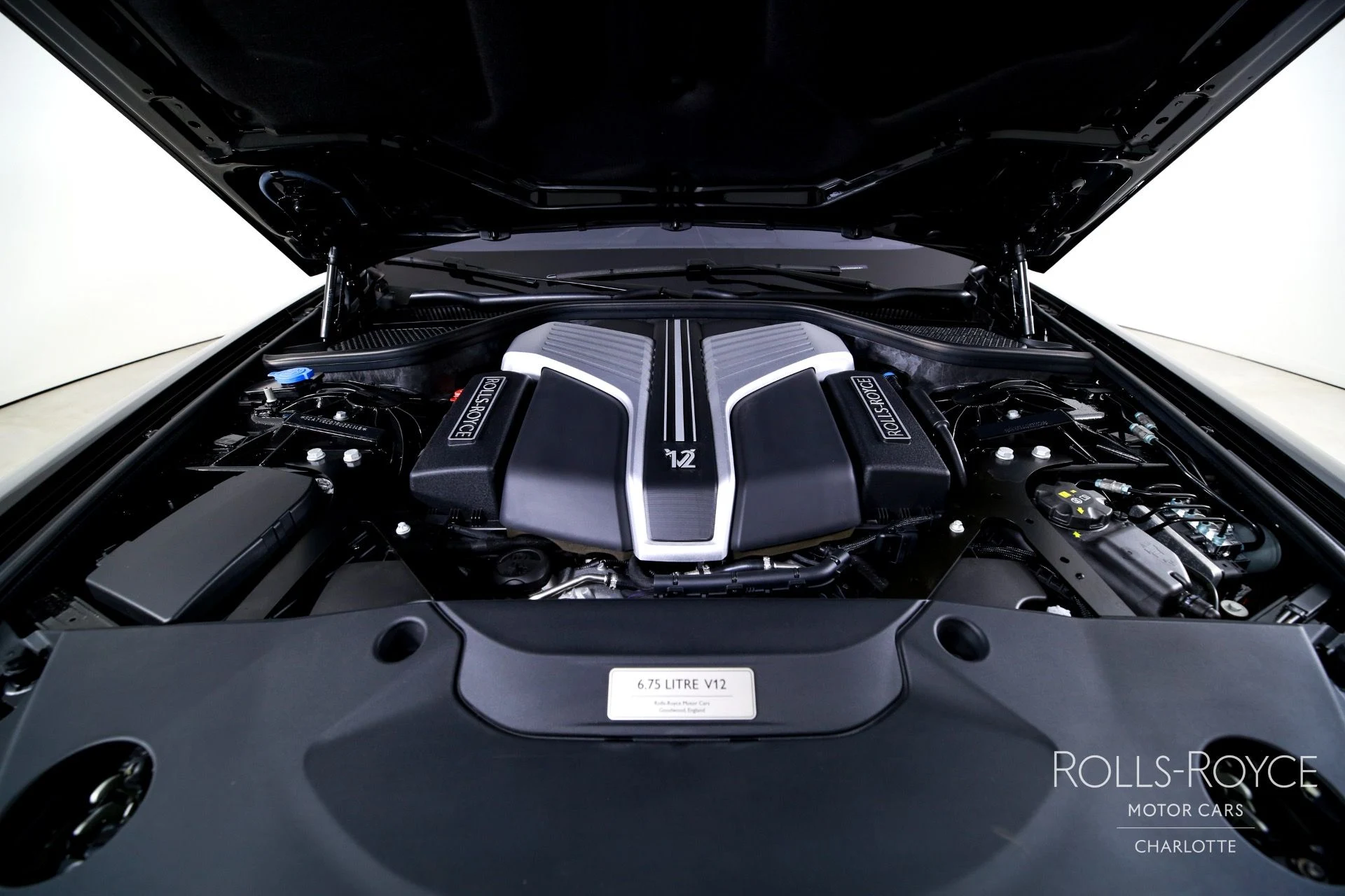 mph038_4243822000_Used_2024_Rolls_Royce_Ghost_1755798774_4296e4a57e