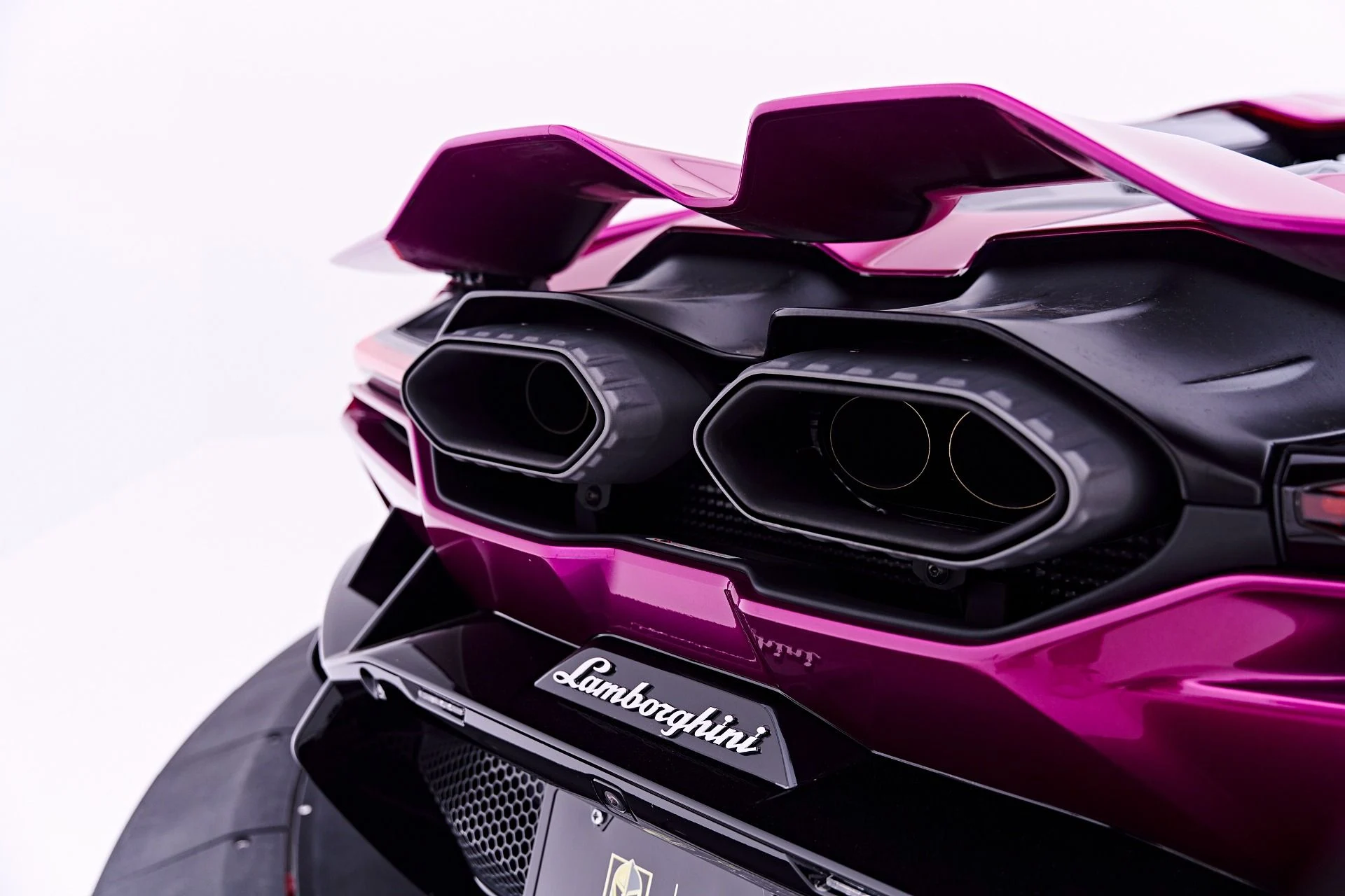mph038_4245787407_Used_2025_Lamborghini_Revuelto_Base_1782965061_238b2c7d46
