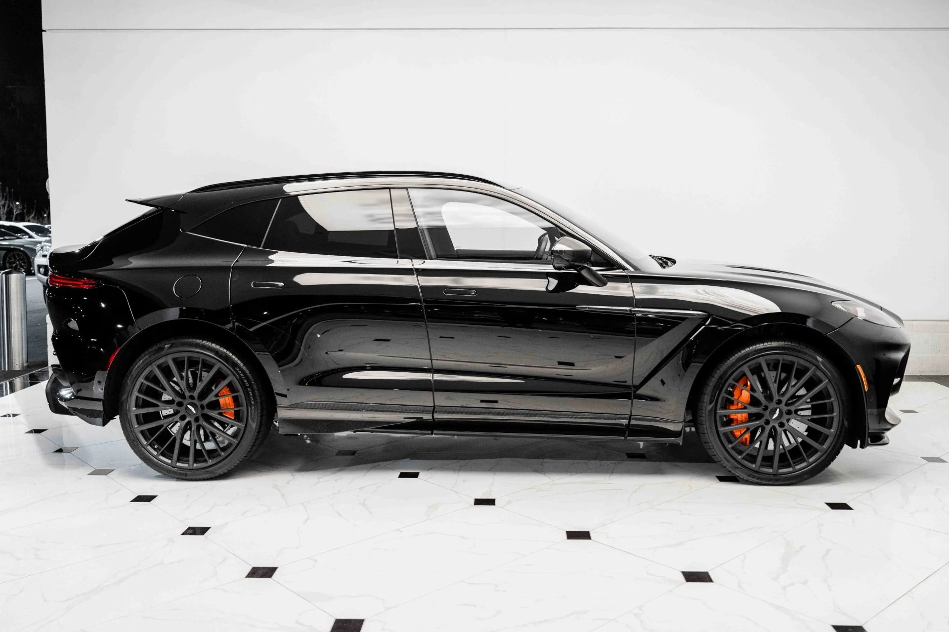 mph038_4253902697_Used_2023_Aston_Martin_DBX_707_1729954912_f28ae5e215