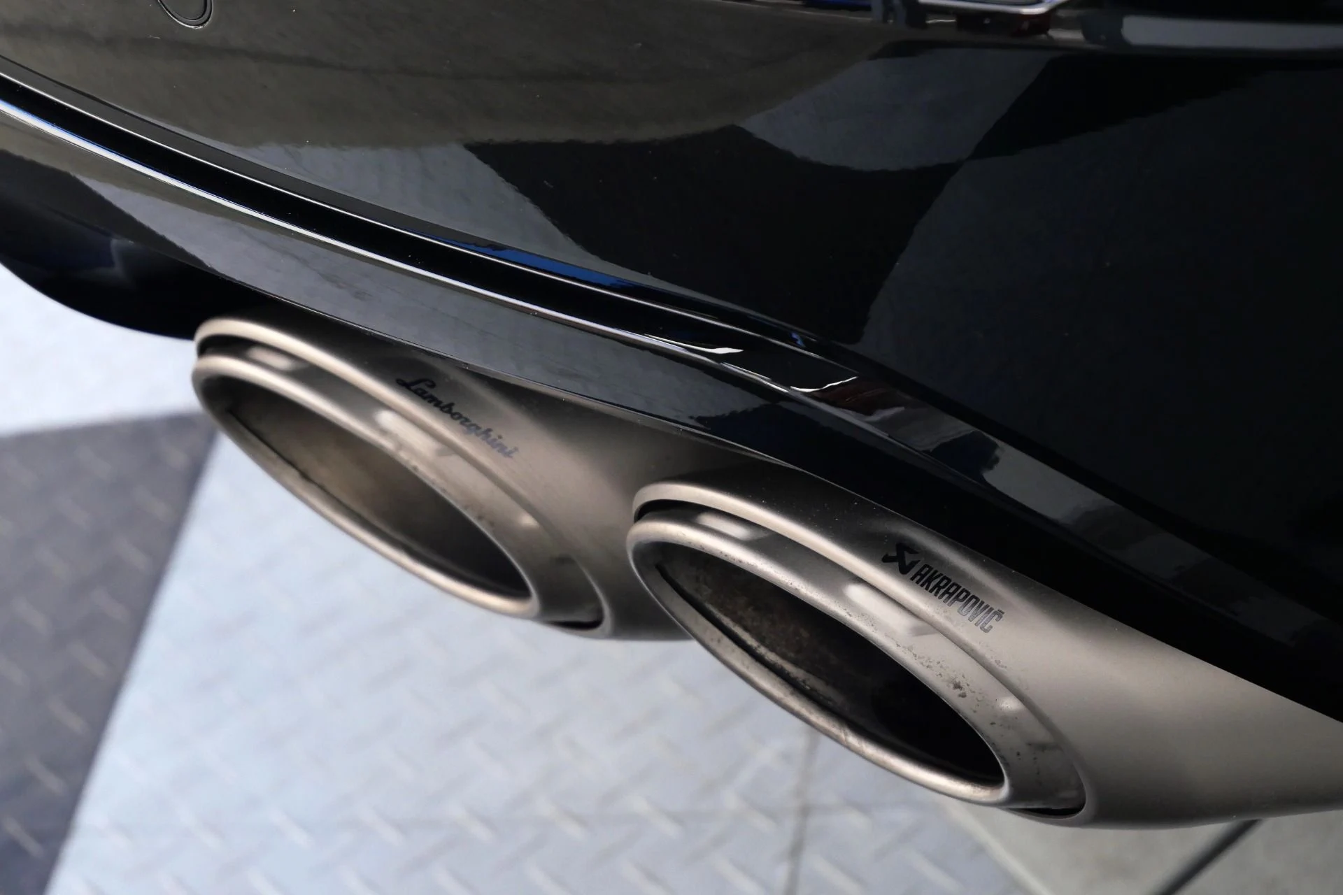 mph038_4266454846_Used_2022_Lamborghini_Urus_23_Inch_Wheels_Two_Tone_Interior_Bang_and_Olufsen_Audio_1775677581_4d318a4369