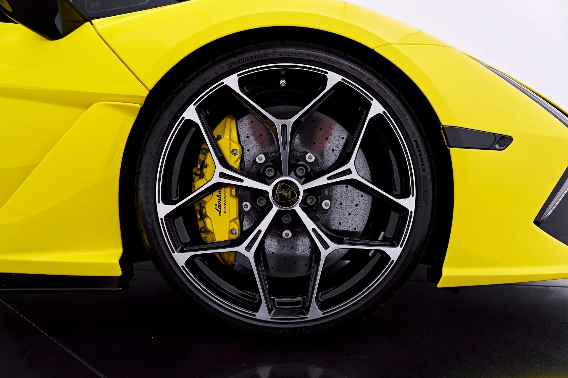 mph038_4272898160_Used_2026_Lamborghini_Revuelto_Base_1782198265_d2e3641efc