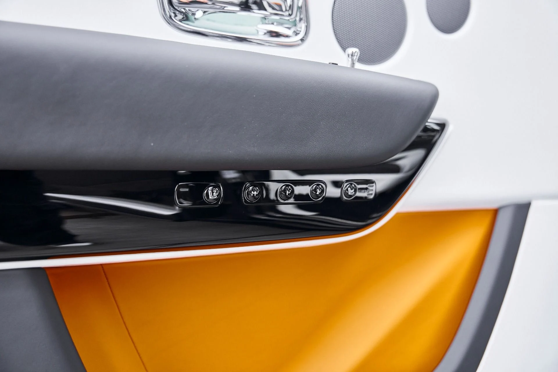 mph038_4292885471_Used_2026_Rolls_Royce_Cullinan_Base_1769135810_5d43925a61