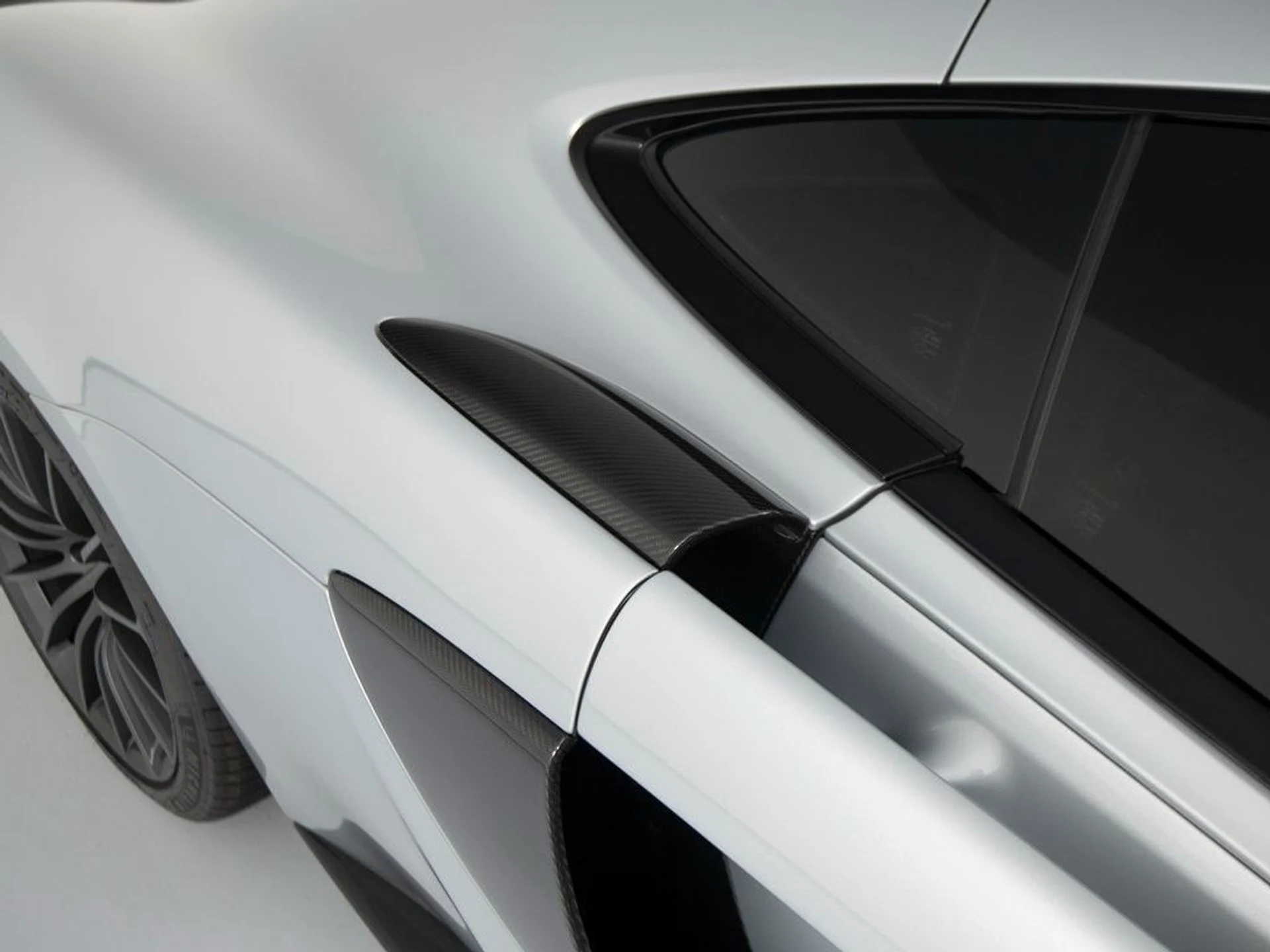 mph038_430584813_f4bd5ee0598edaf75002cd0f9b54eb24x_d1a01f57f9