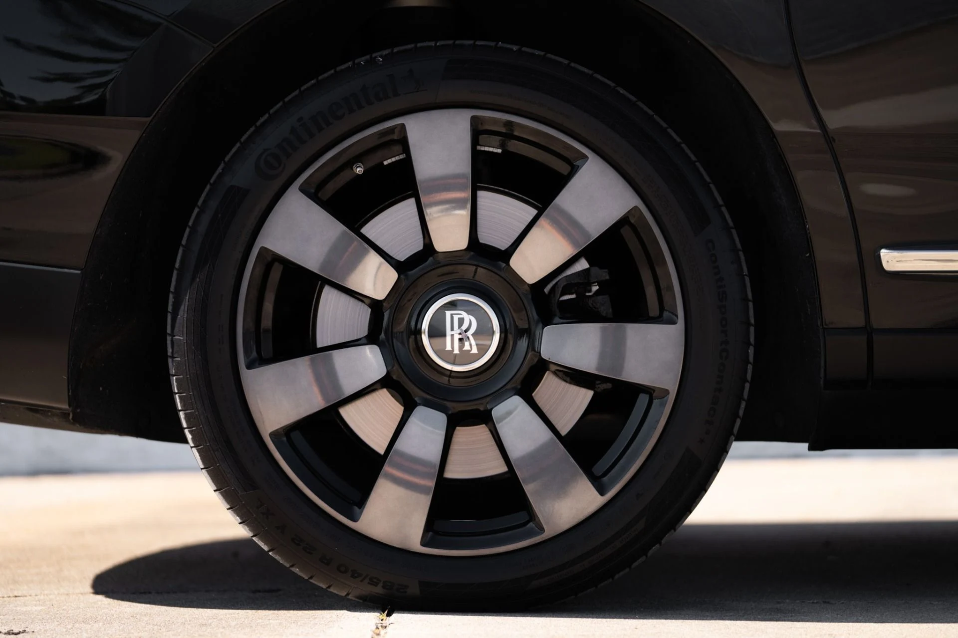 mph038_444389967_Used_2023_Rolls_Royce_Cullinan_1765314803_56a32bb465