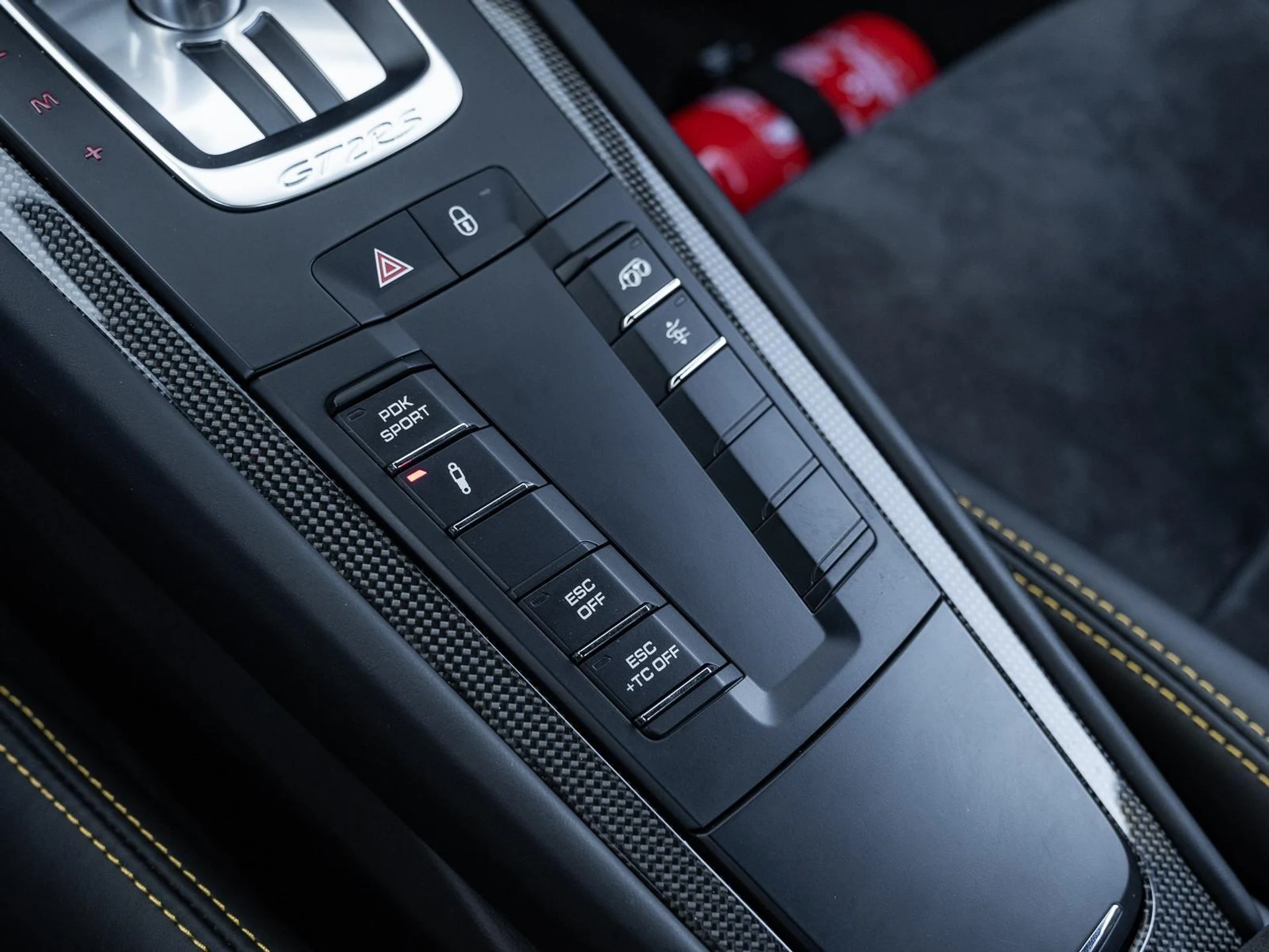 mph038_470921069_Used_2018_Porsche_911_GT_2_RS_1763589977_bd29801e1f