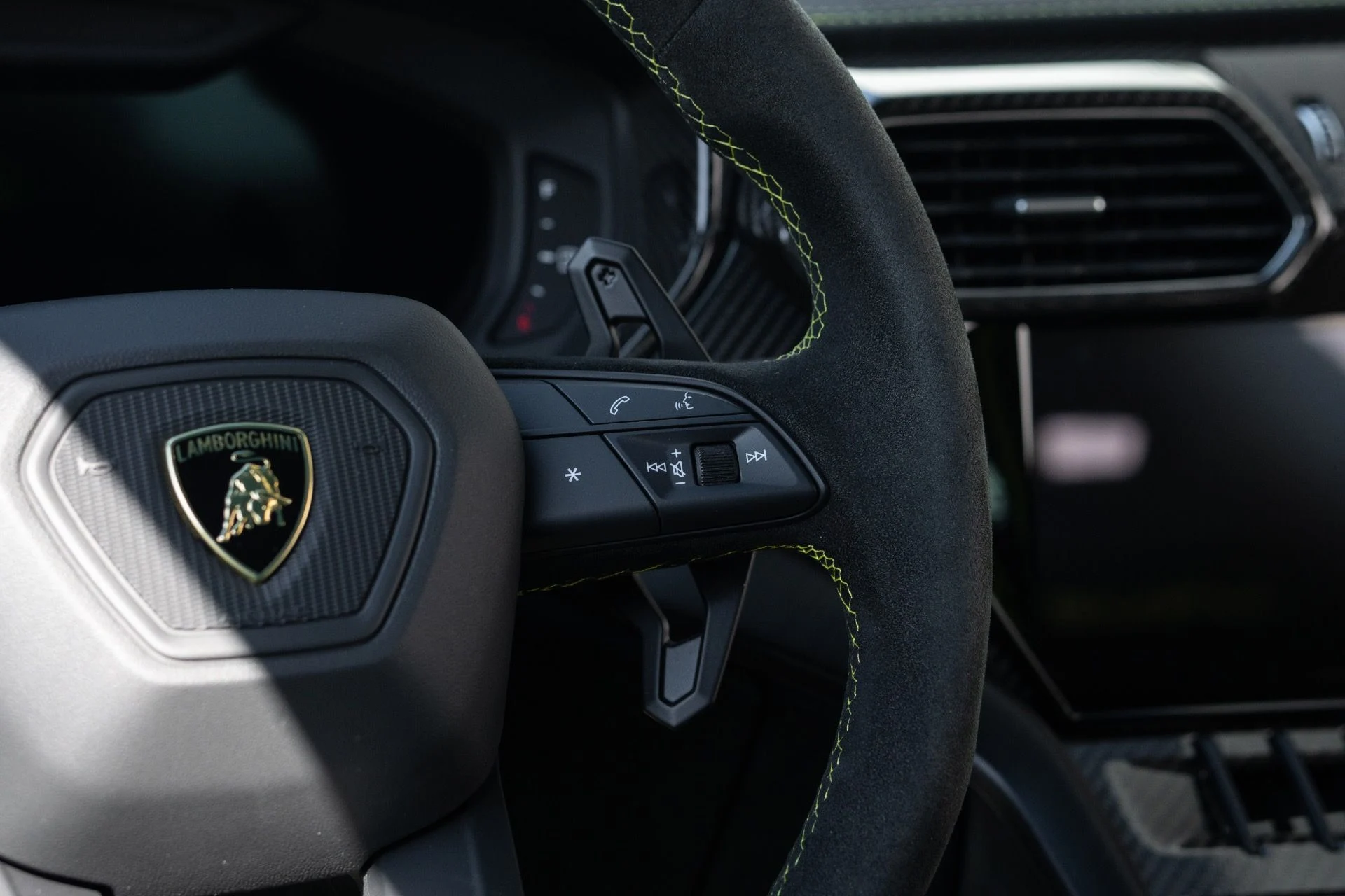 mph038_484114864_Used_2023_Lamborghini_Urus_Performante_1771690657_8e0b77d9f9