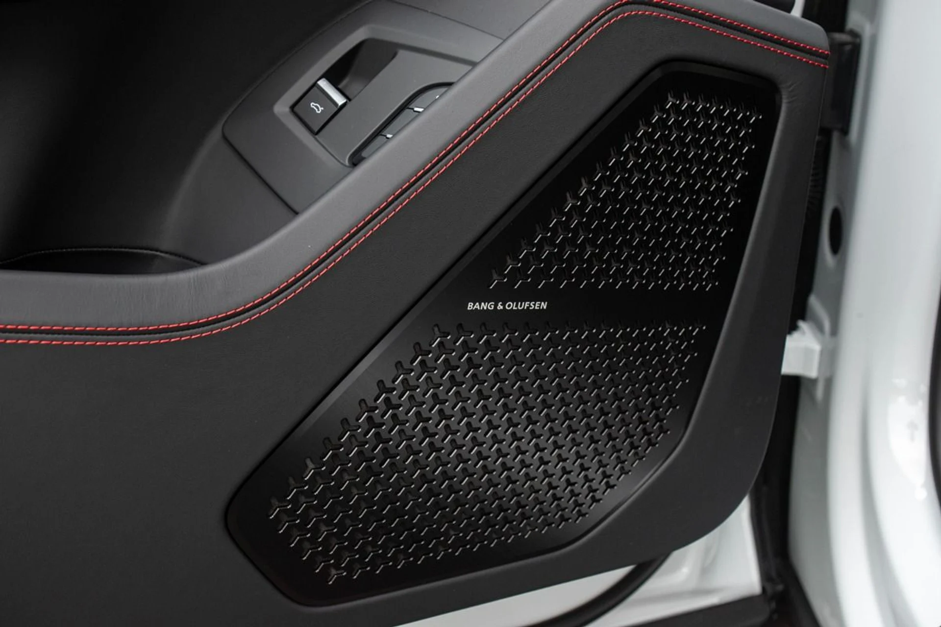 mph038_485552048_Used_2024_Lamborghini_Urus_S_1736004526_070aa3b576