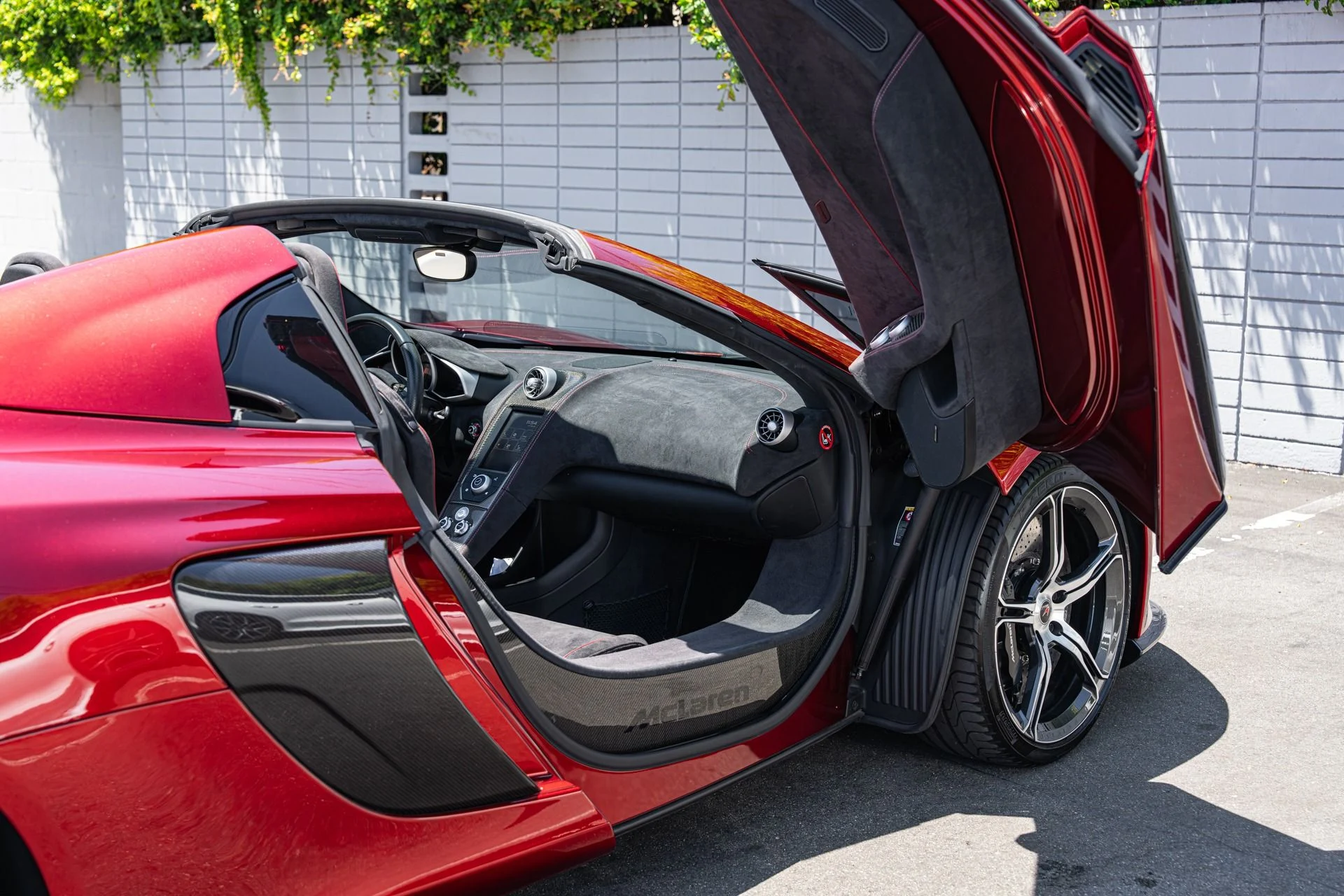 mph038_508799284_Used_2015_Mc_Laren_650_S_Spider_1754071761_721914a66e