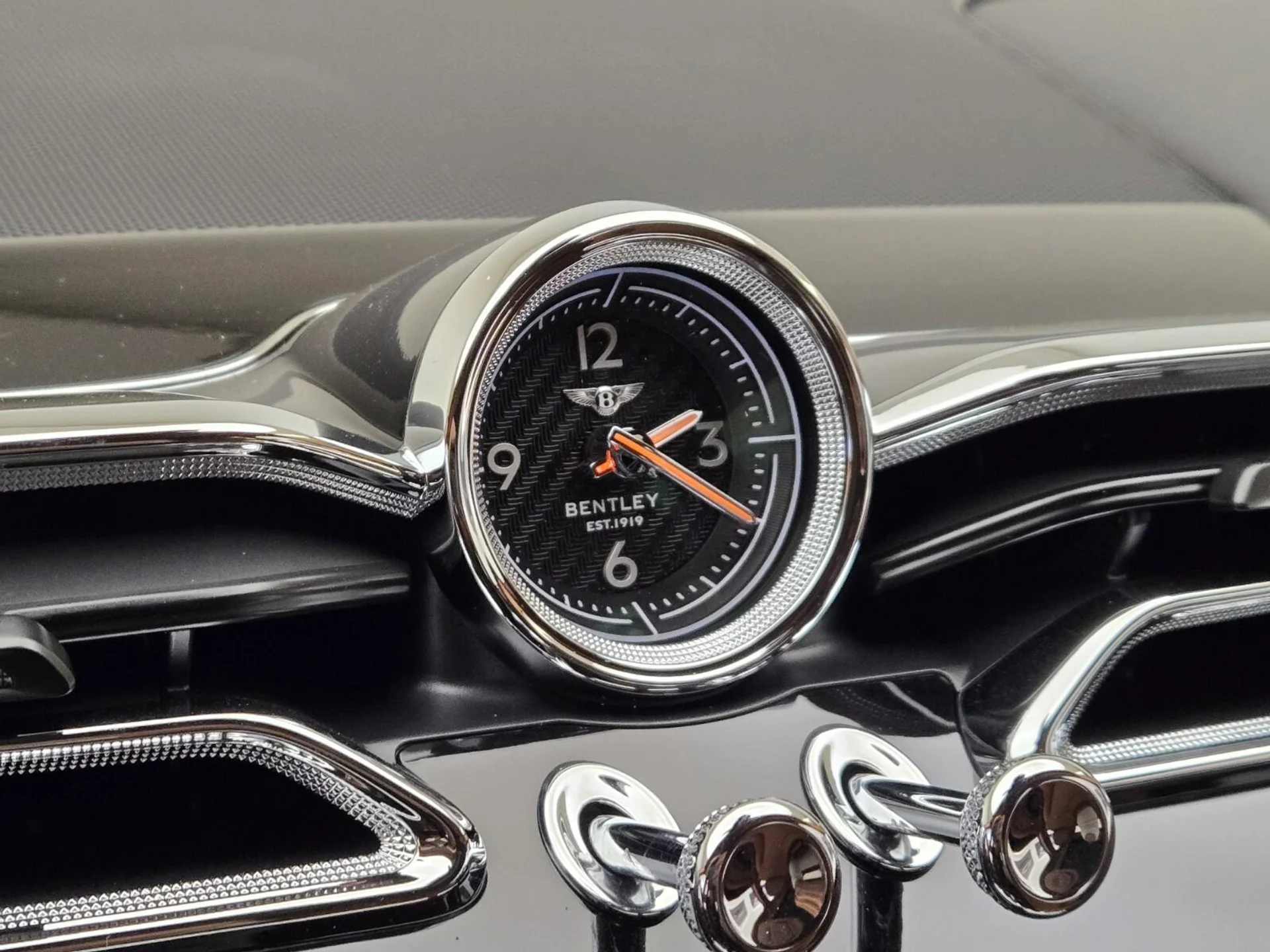 mph038_518936115_Used_2024_Bentley_Bentayga_V8_1743763224_758d84dbfd