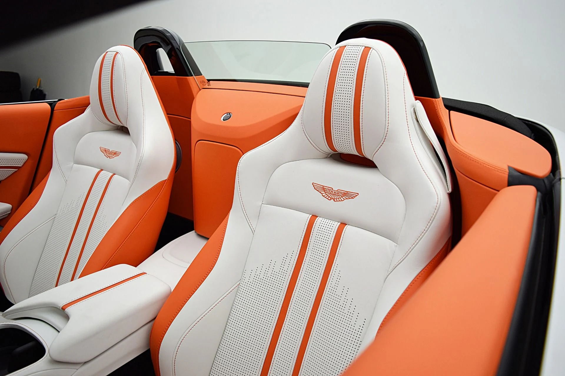 mph038_525293951_Used_2023_Aston_Martin_Vantage_Roadster_1097e6af52