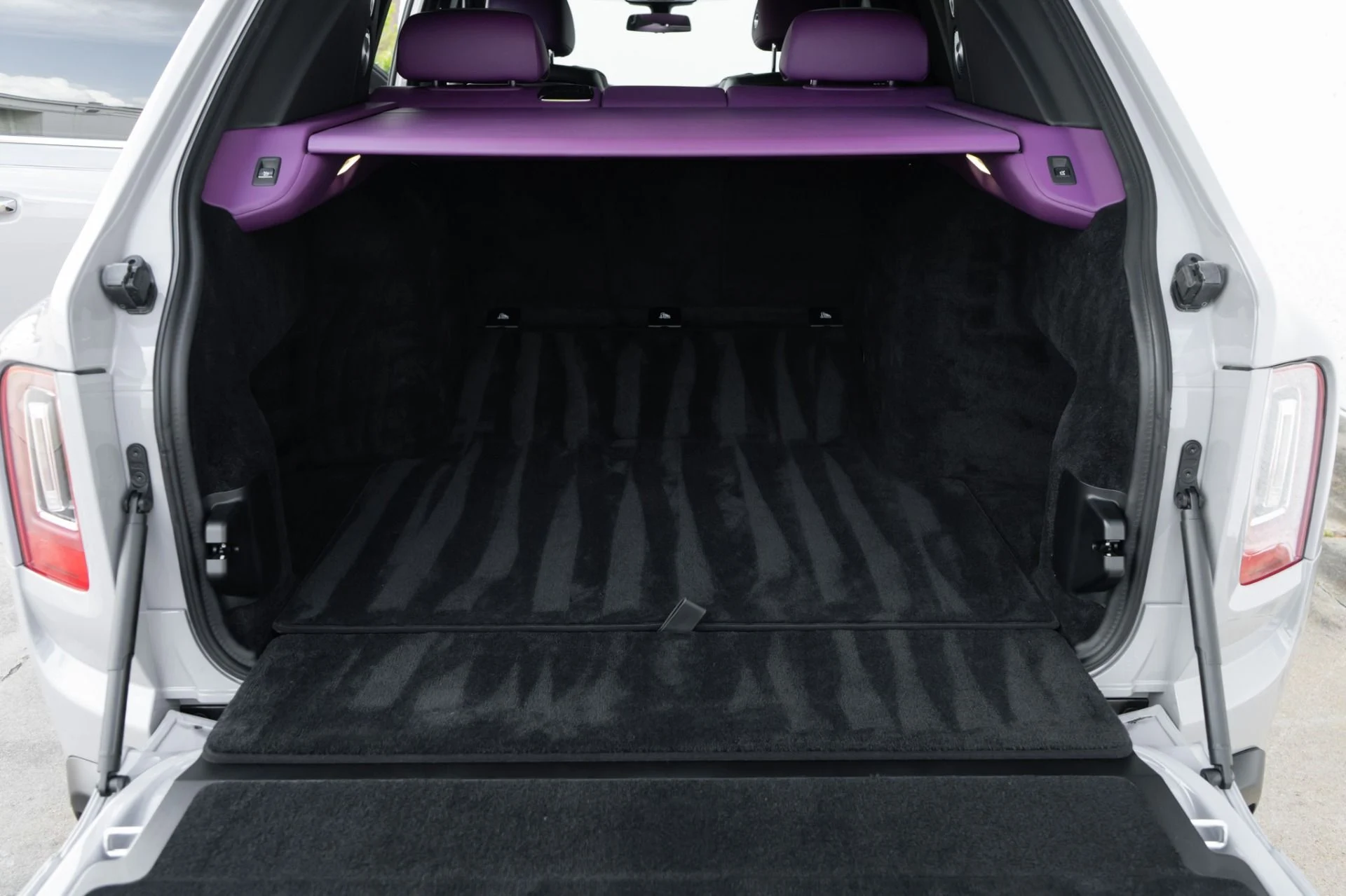 mph038_525849254_Used_2024_Rolls_Royce_Cullinan_1772750182_5481cd624e