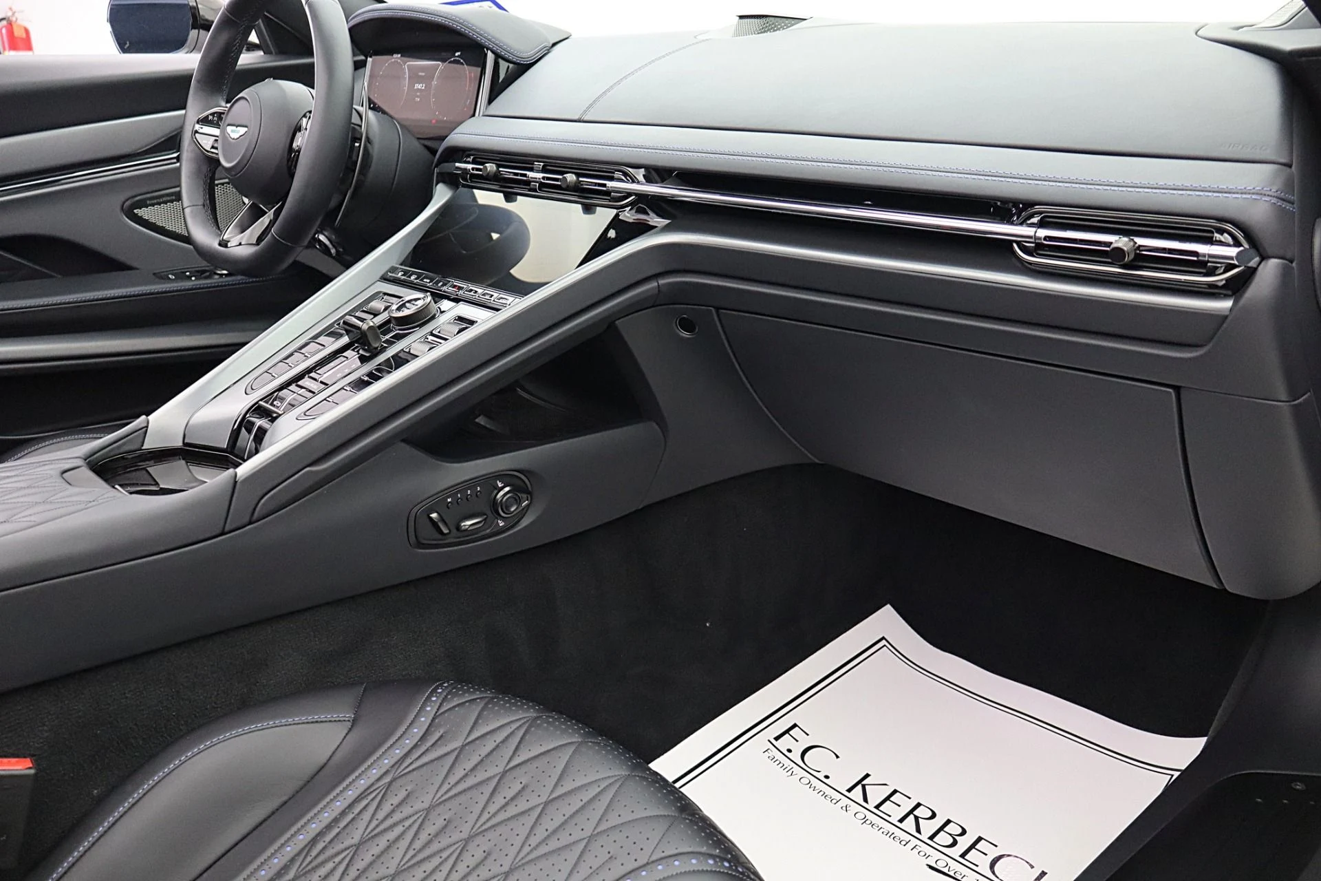 mph038_534975914_Used_2024_Aston_Martin_DB_12_Volante_389d31c49d