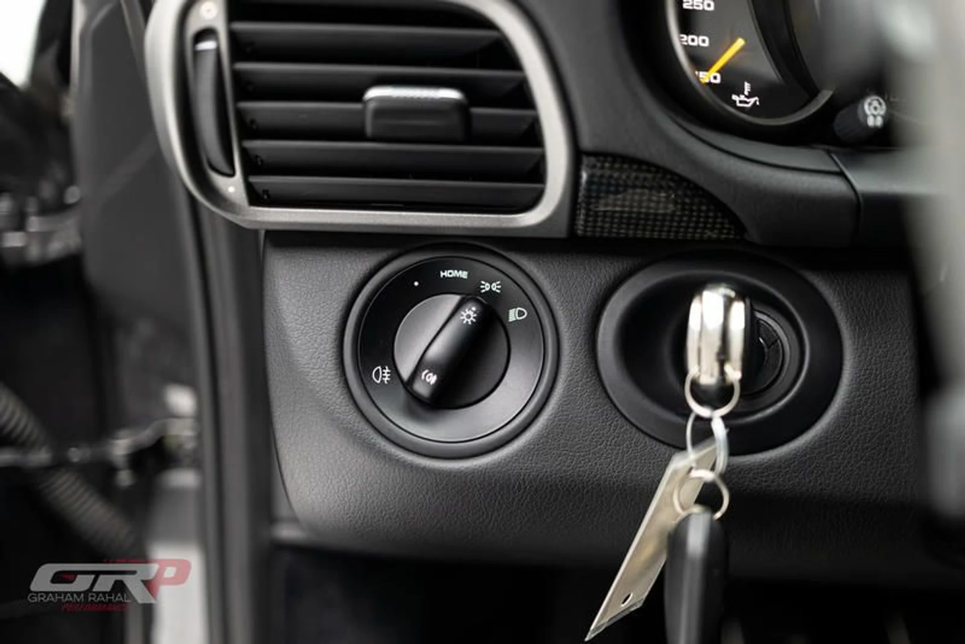 mph038_545314930_C245681_B_ABB_2_4_CC_6_AAA_4_276_AC_3_E659_E0_87992db9ce