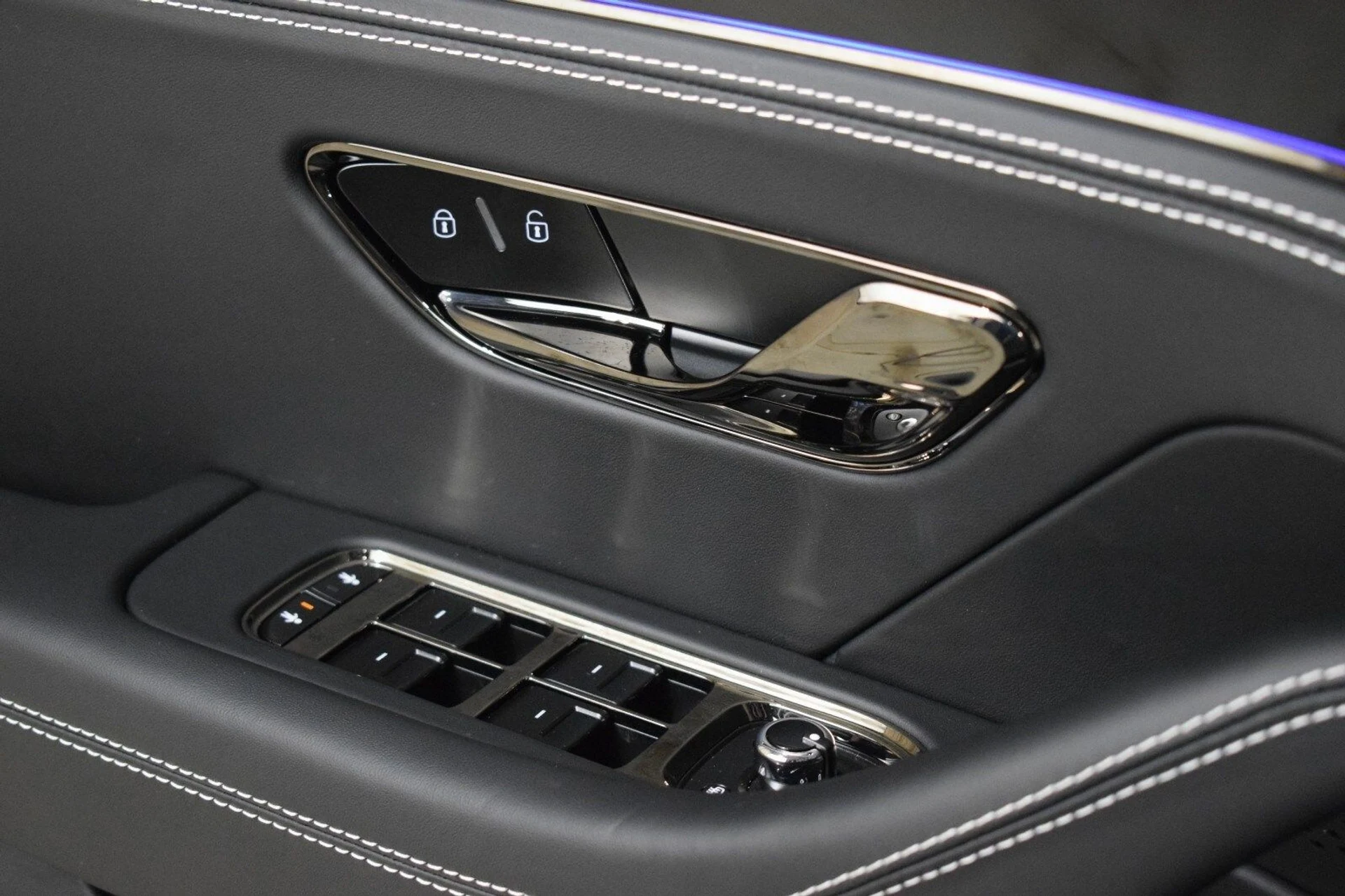 mph038_554698495_f5980a1d097d7309d5ab1eb68b40dbf8x_d1c44927e0