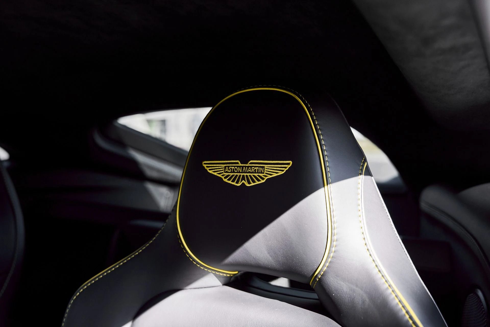 mph038_563799807_Used_2025_Aston_Martin_Vantage_Base_1771099471_7e43461c65