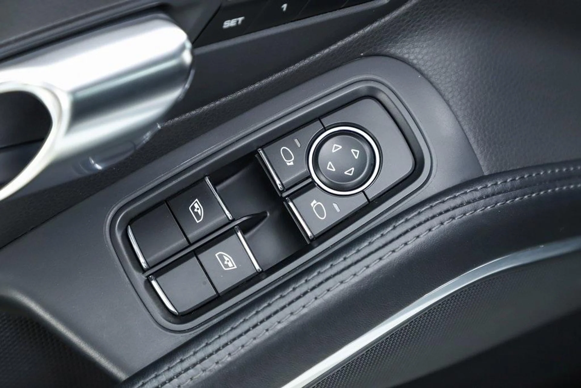 mph038_563990015_H_Rqc3_F_r_Te8_Zn3_G9bk2_G0zbkm8_1e9c52fcca