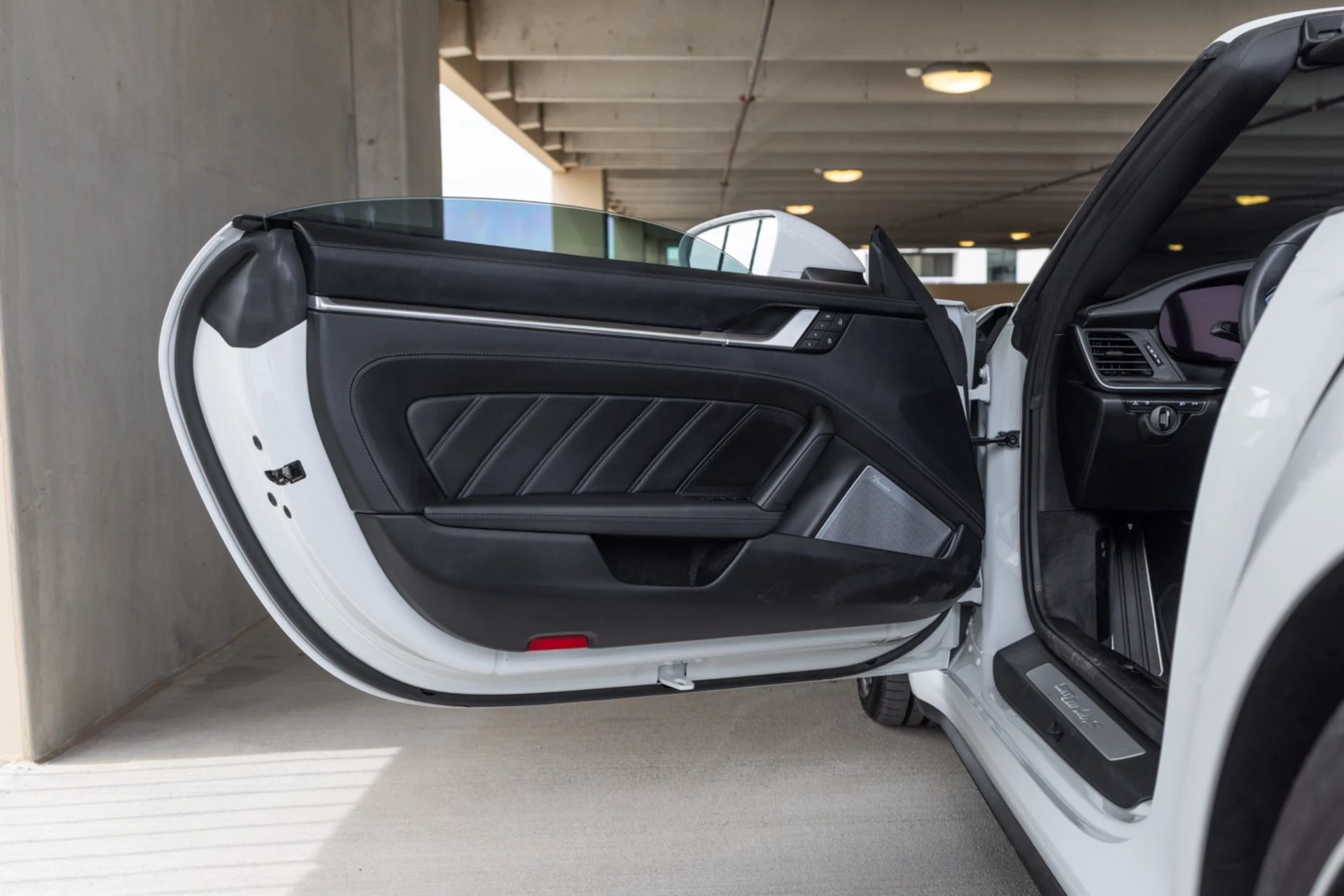 mph038_566103562_Used_2025_Porsche_911_Turbo_S_1776200682_3423f052a1