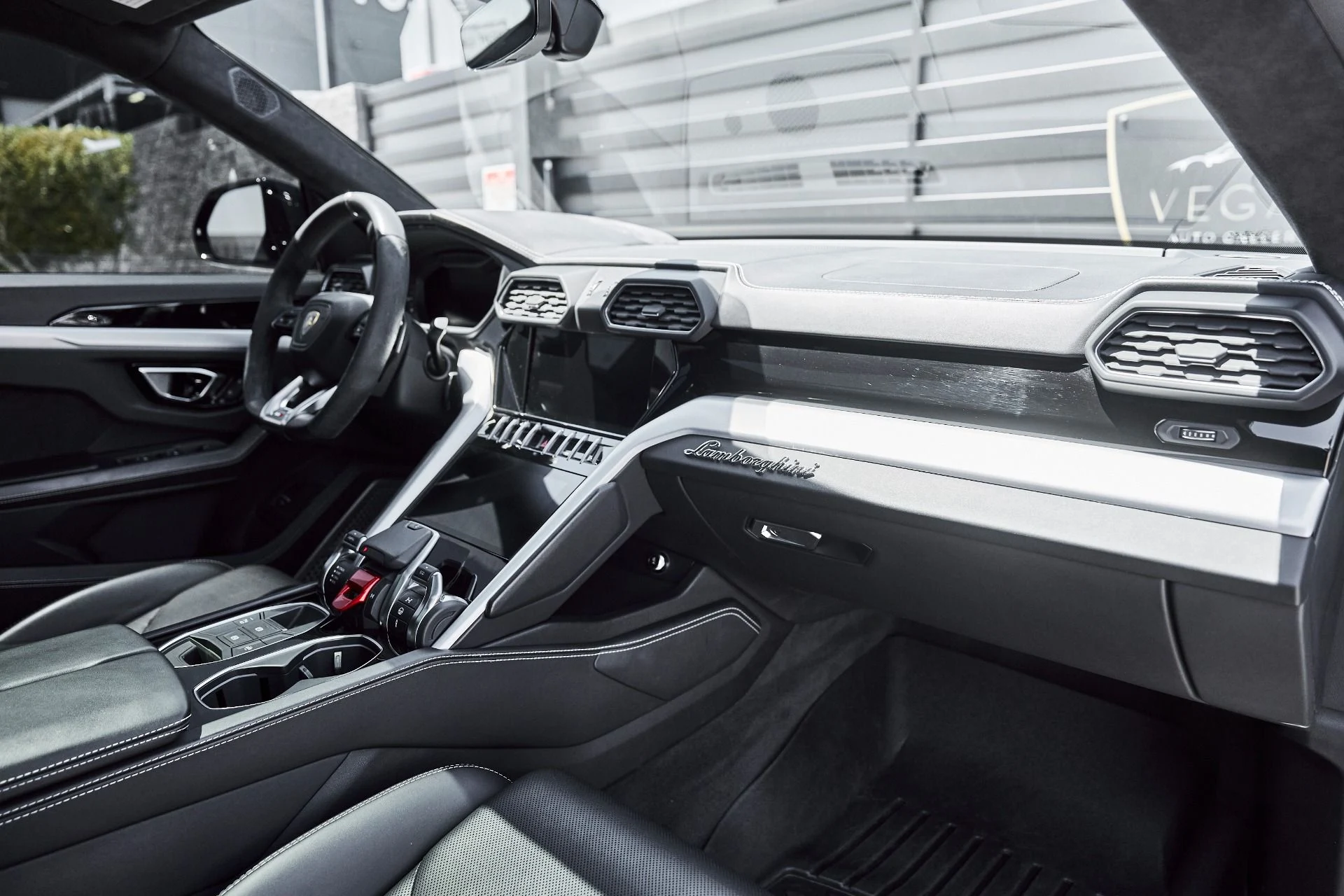 mph038_57147274_Used_2022_Lamborghini_Urus_1778790390_34f0a04246