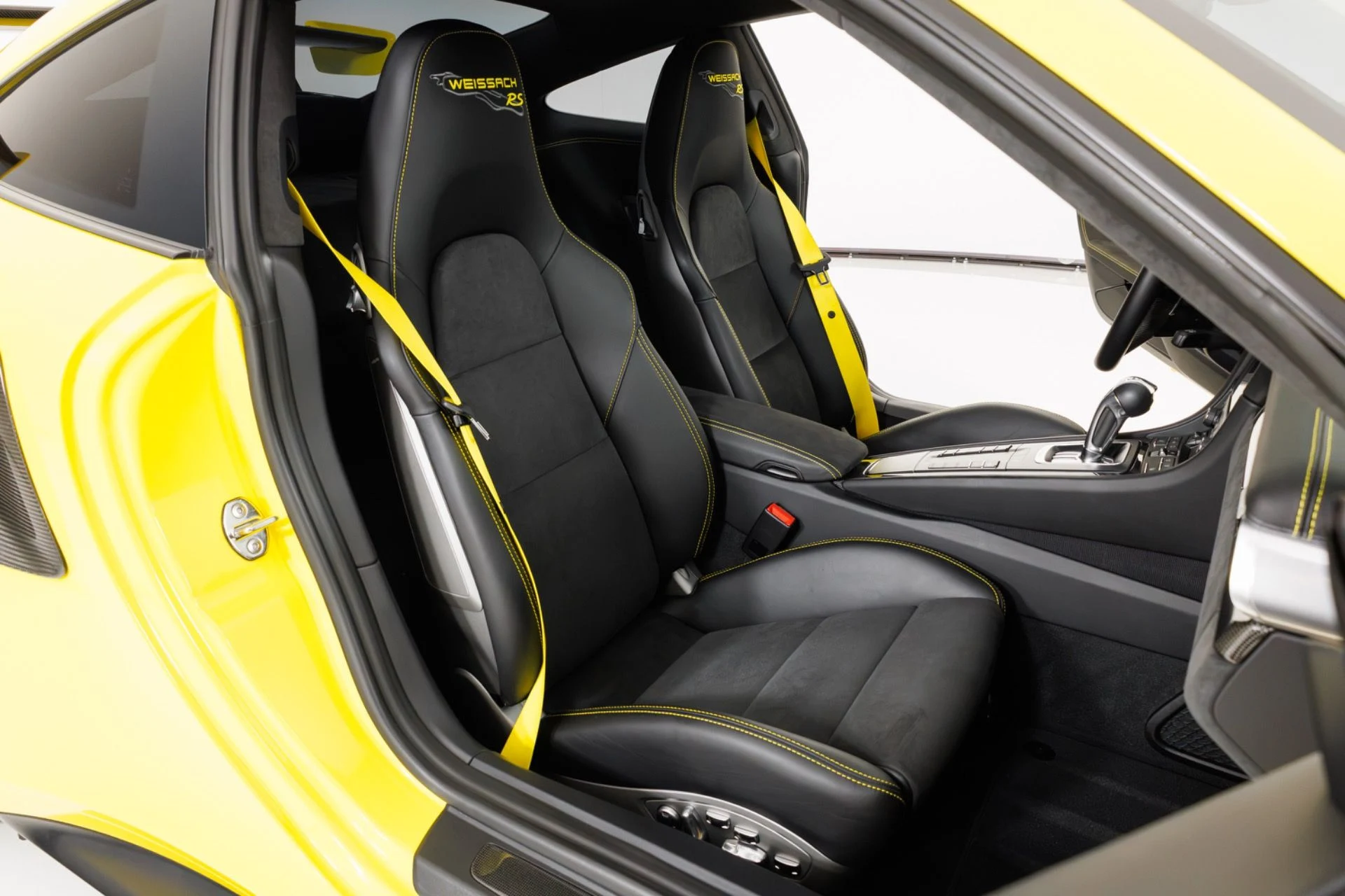 mph038_577448848_Used_2018_Porsche_911_GT_2_RS_1787778684_388dc87405