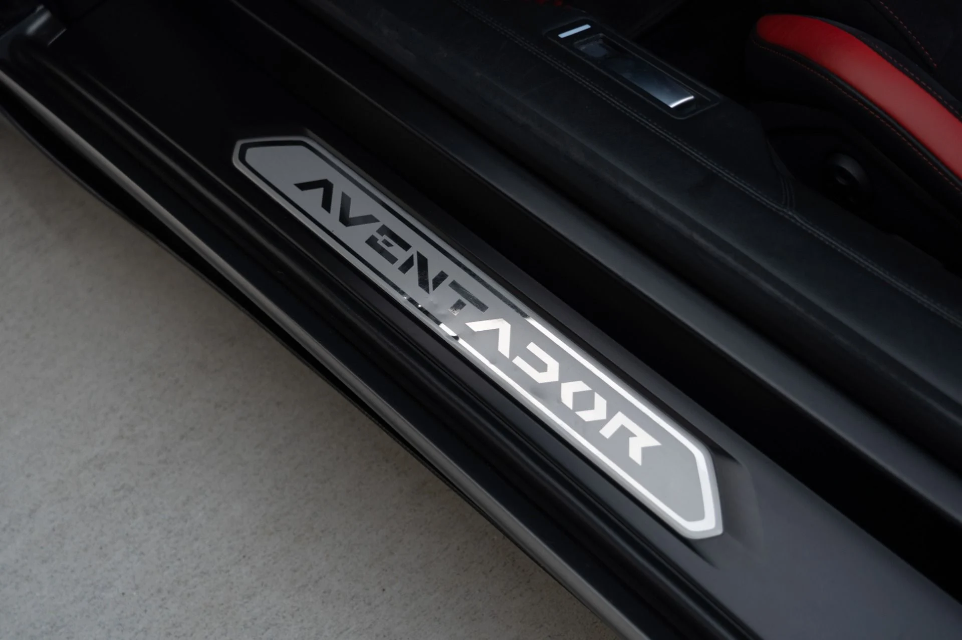 mph038_586703968_Used_2015_Lamborghini_Aventador_LP_700_4_1765325757_95bee74fbf