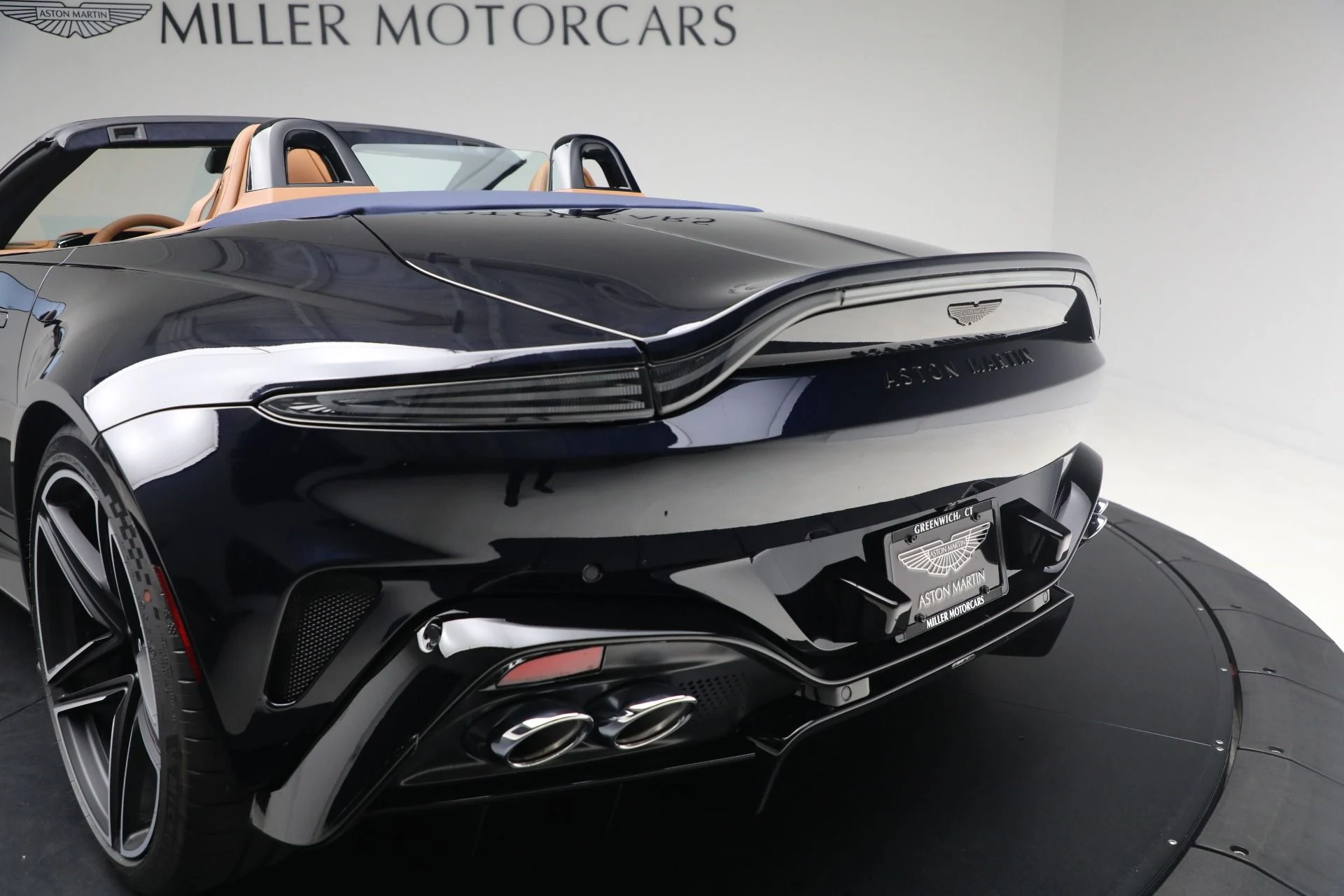 mph038_602846156_New_2026_Aston_Martin_Vantage_Roadster_1762206615_498bd23682