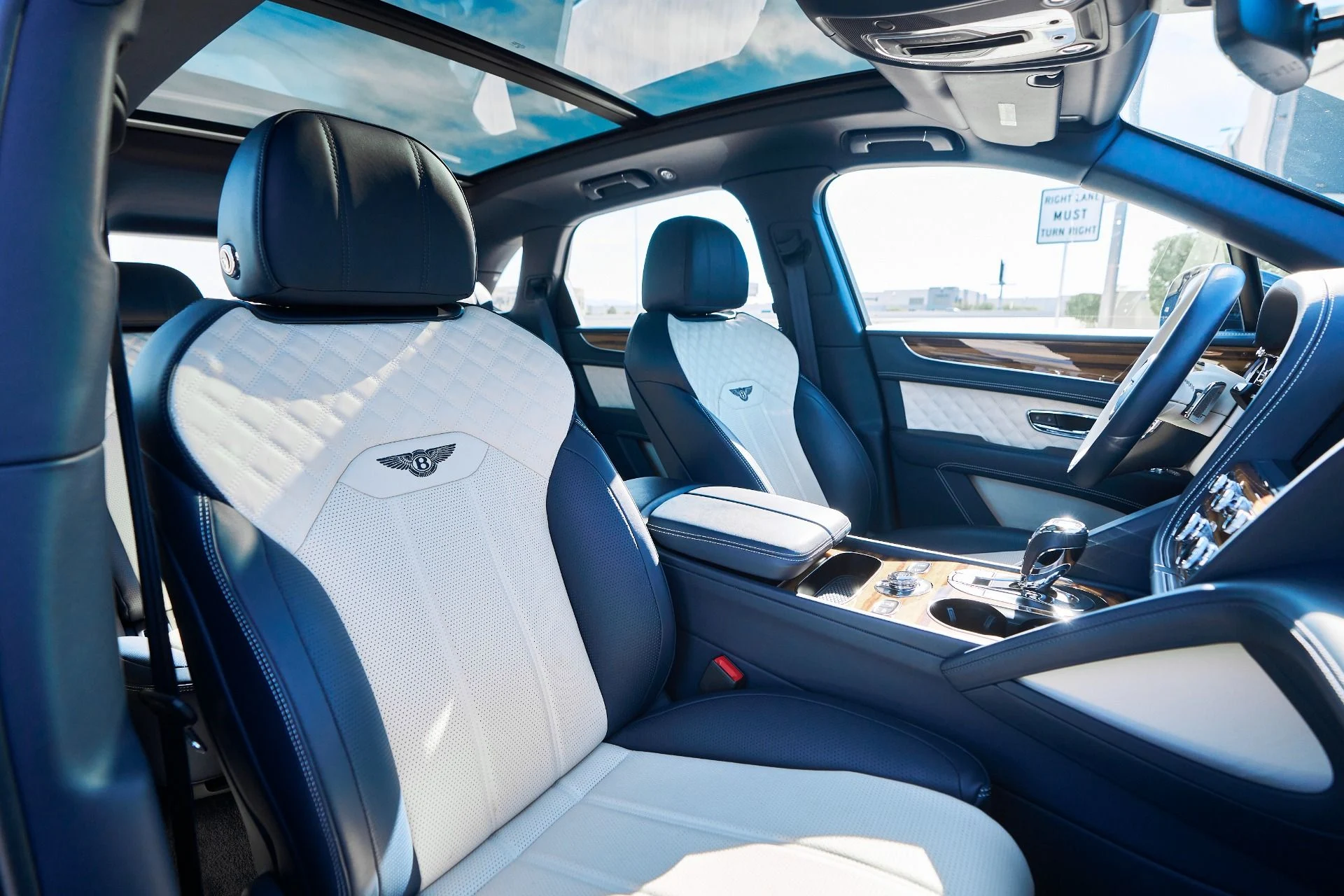 mph038_624657258_Used_2021_Bentley_Bentayga_V8_1764209023_866775998f