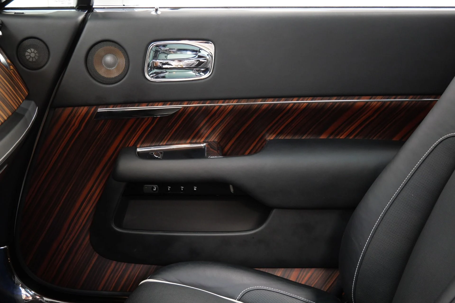 mph038_628035955_Used_2016_Rolls_Royce_Wraith_The_Wraith_Package_Canadel_Paneling_Driver_Assistance_3_1764606909_bb27ca97fe
