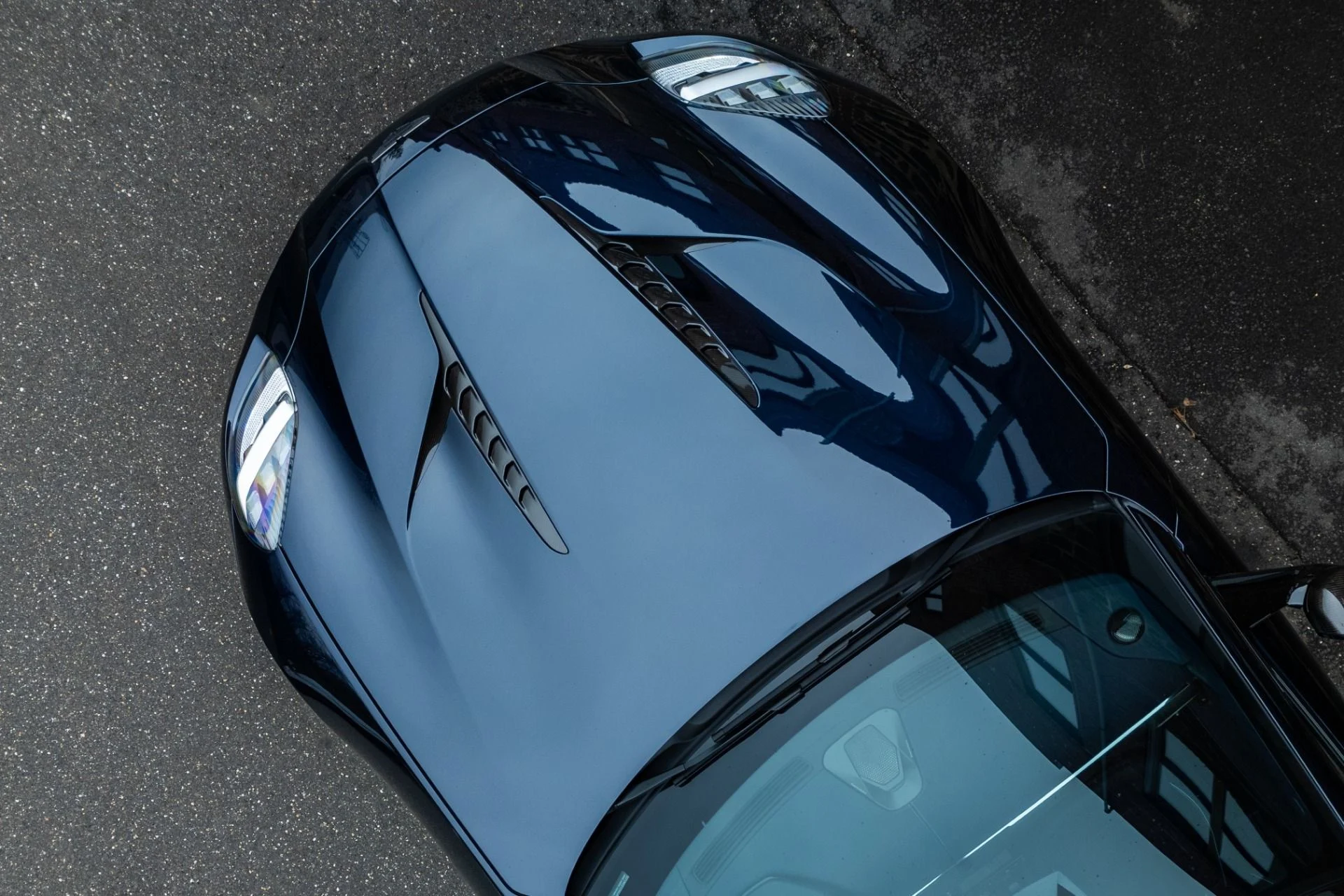 mph038_634100164_Used_2025_Aston_Martin_Vanquish_1771448727_9be68a44cc