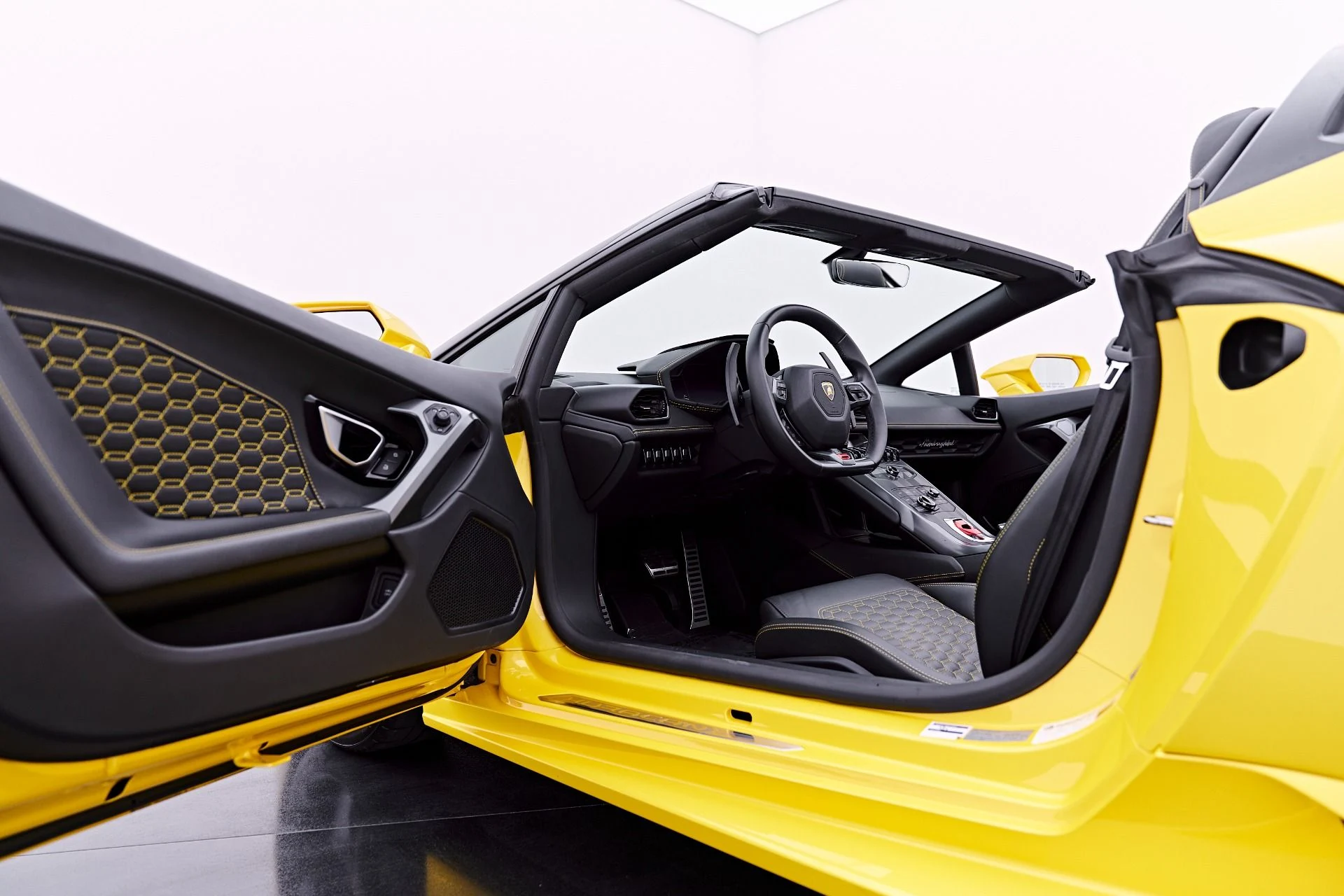 mph038_637751043_Used_2018_Lamborghini_Huracan_LP_580_2_S_1784246834_13968a62f5