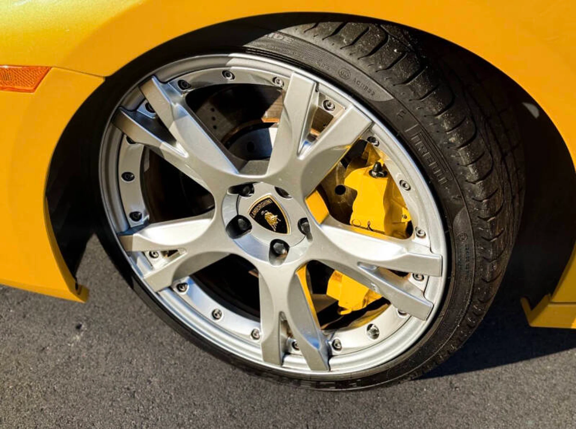 mph038_649345307_2008_lamborghini_gallardo_base_awd_2dr_coupe_6e3ad5feec