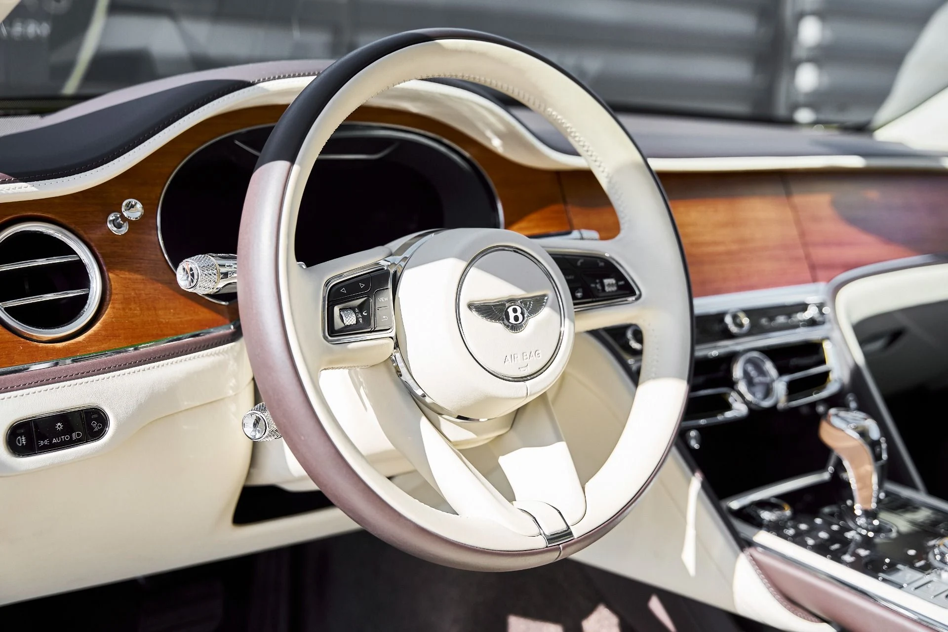 mph038_668587559_Used_2023_Bentley_Flying_Spur_Hybrid_Odyssean_Edition_1770692471_335dc238e4