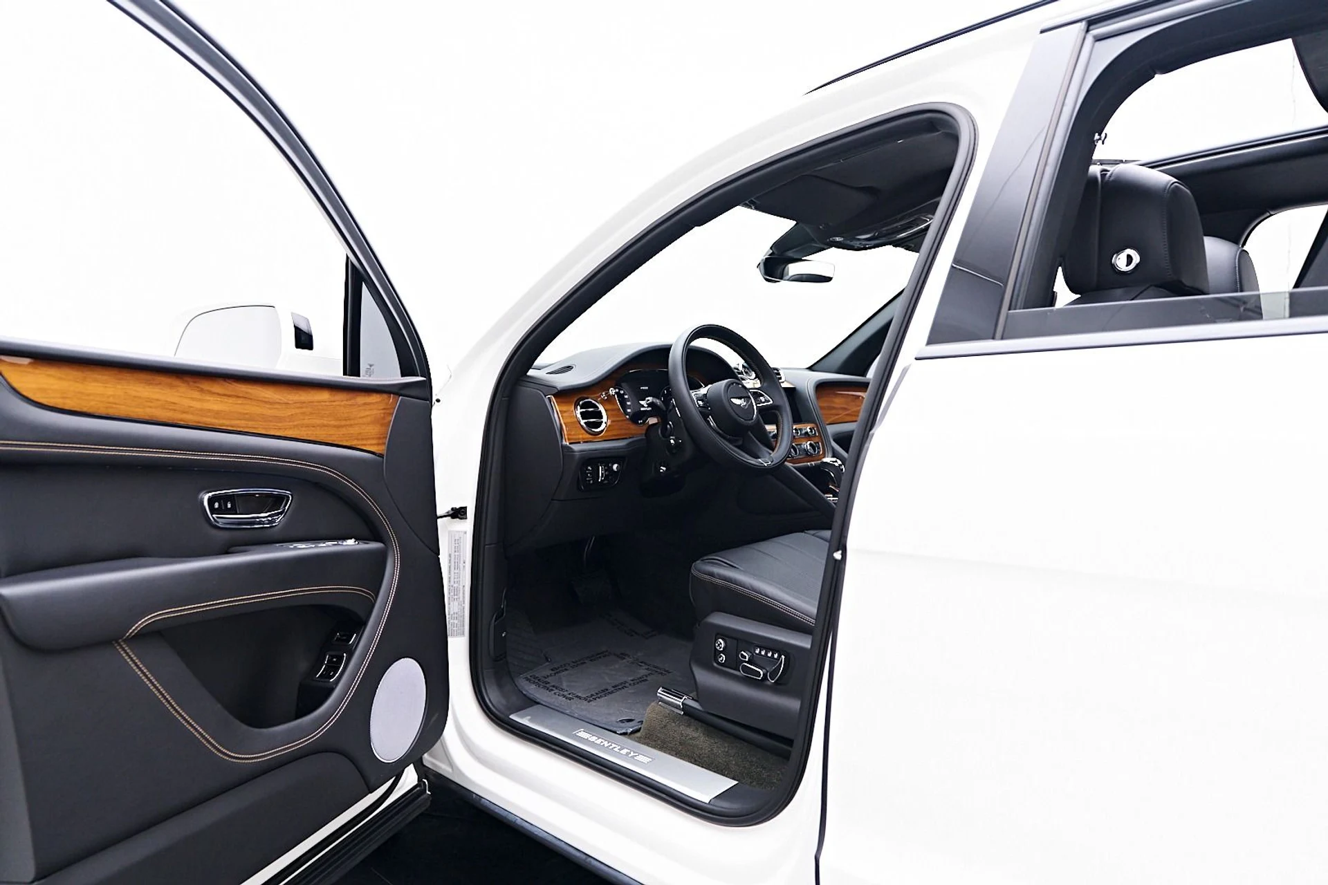 mph038_672533267_Used_2023_Bentley_Bentayga_EWB_Azure_1745273088_20b37d3e63