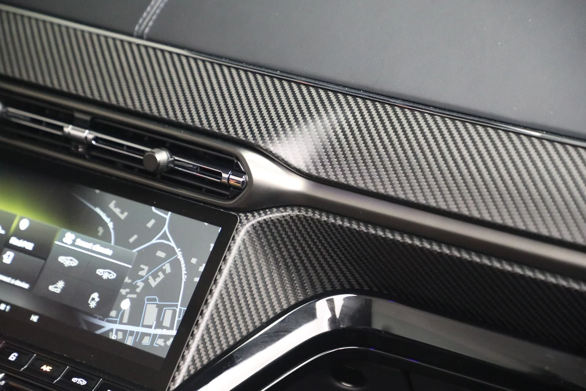 mph038_682115190_New_2026_Aston_Martin_Vantage_S_Roadster_1774535973_50c6c2f4e8