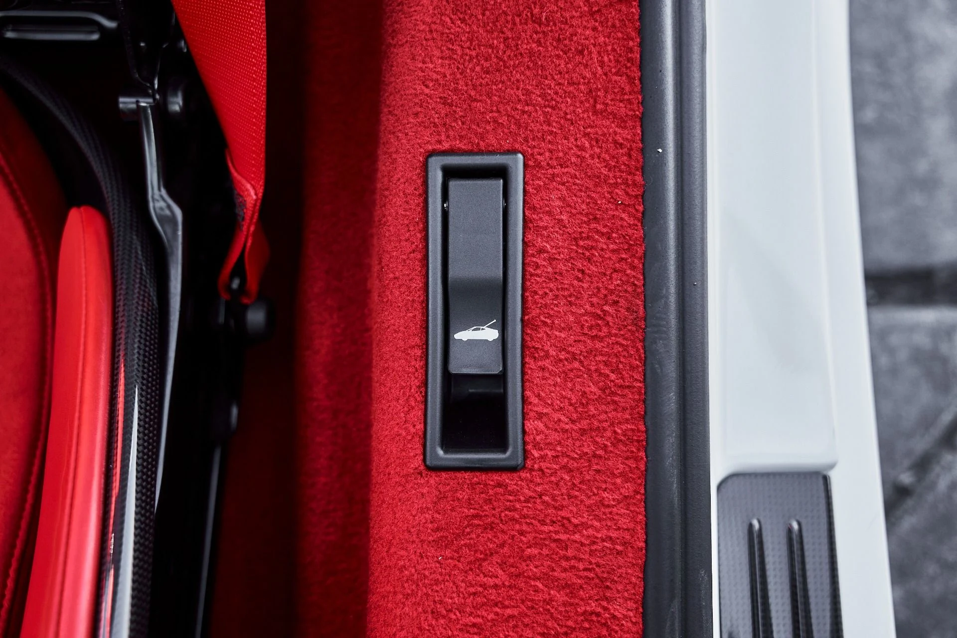 mph038_68252578_Used_2025_Ferrari_SF_90_Spider_Base_1776876597_12c2fb8d1c