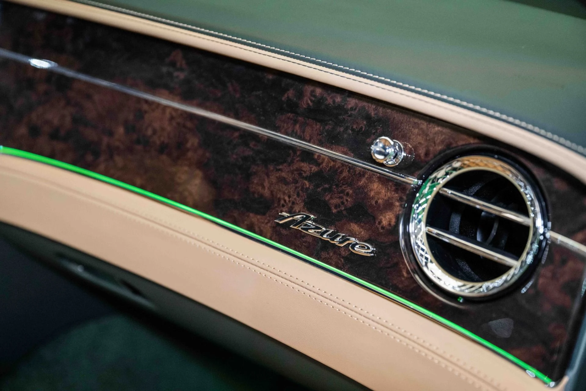 mph038_687788588_Used_2024_Bentley_CONTINENTAL_GTC_Azure_V8_1705167241_b9c5b4564d