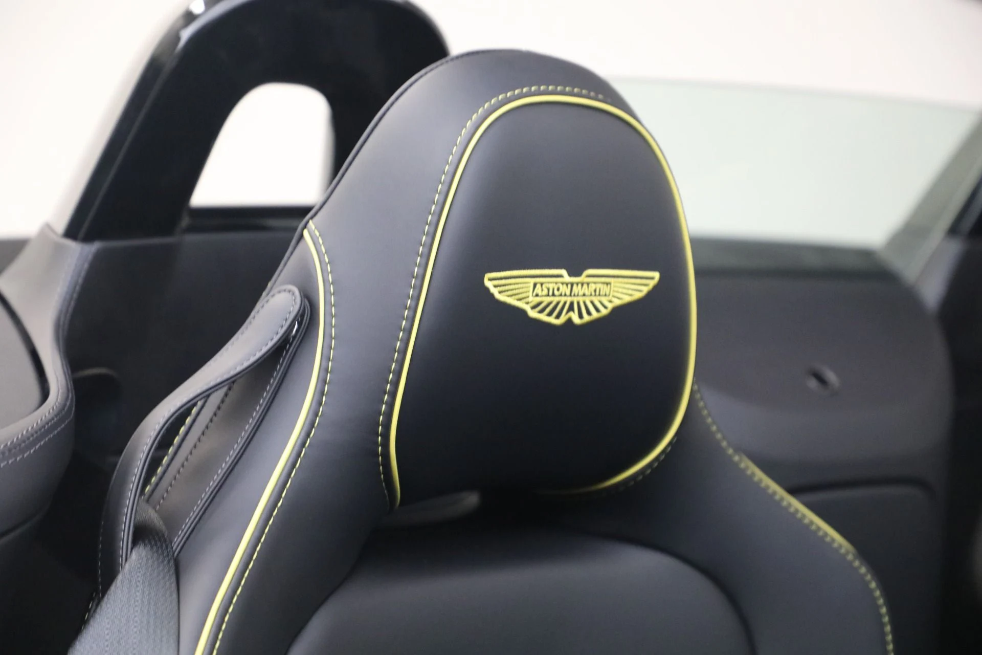 mph038_723019544_New_2026_Aston_Martin_Vantage_Roadster_1790027458_90faf2ad5c