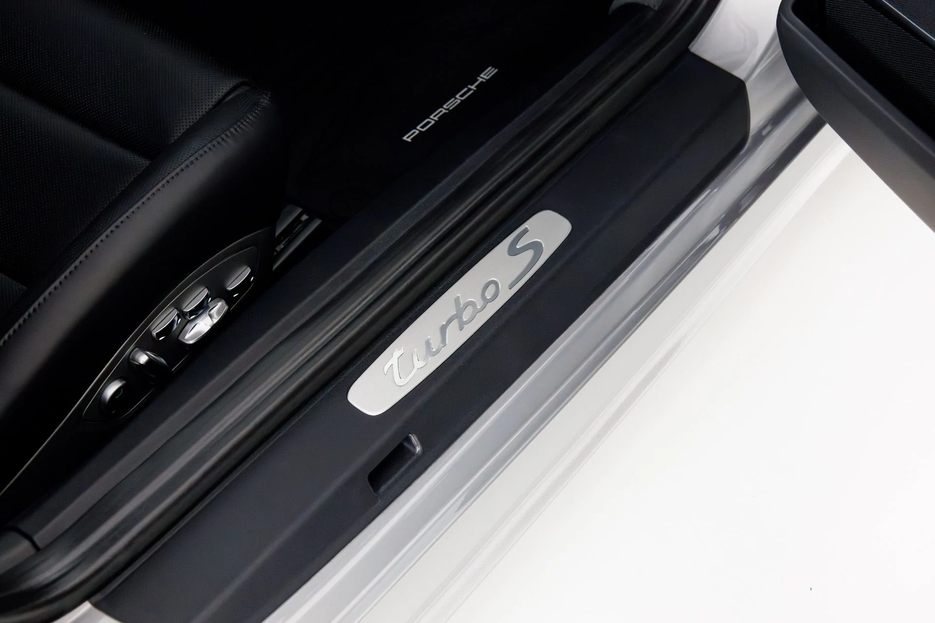 mph038_724607651_Used_2019_Porsche_911_Turbo_S_1770314064_0dabdb725d