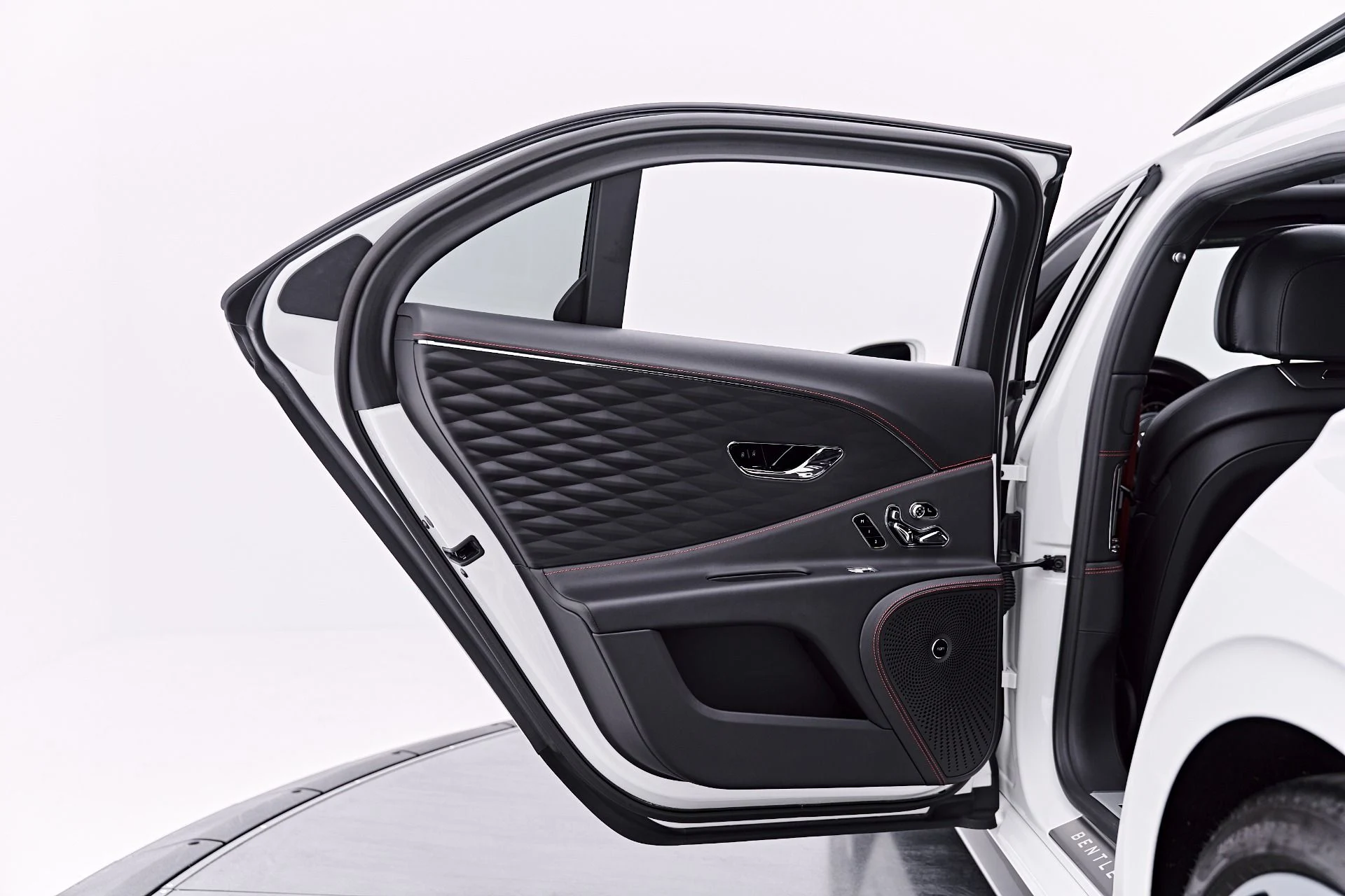 mph038_725722719_Used_2022_Bentley_Flying_Spur_V8_1786412510_106949da85