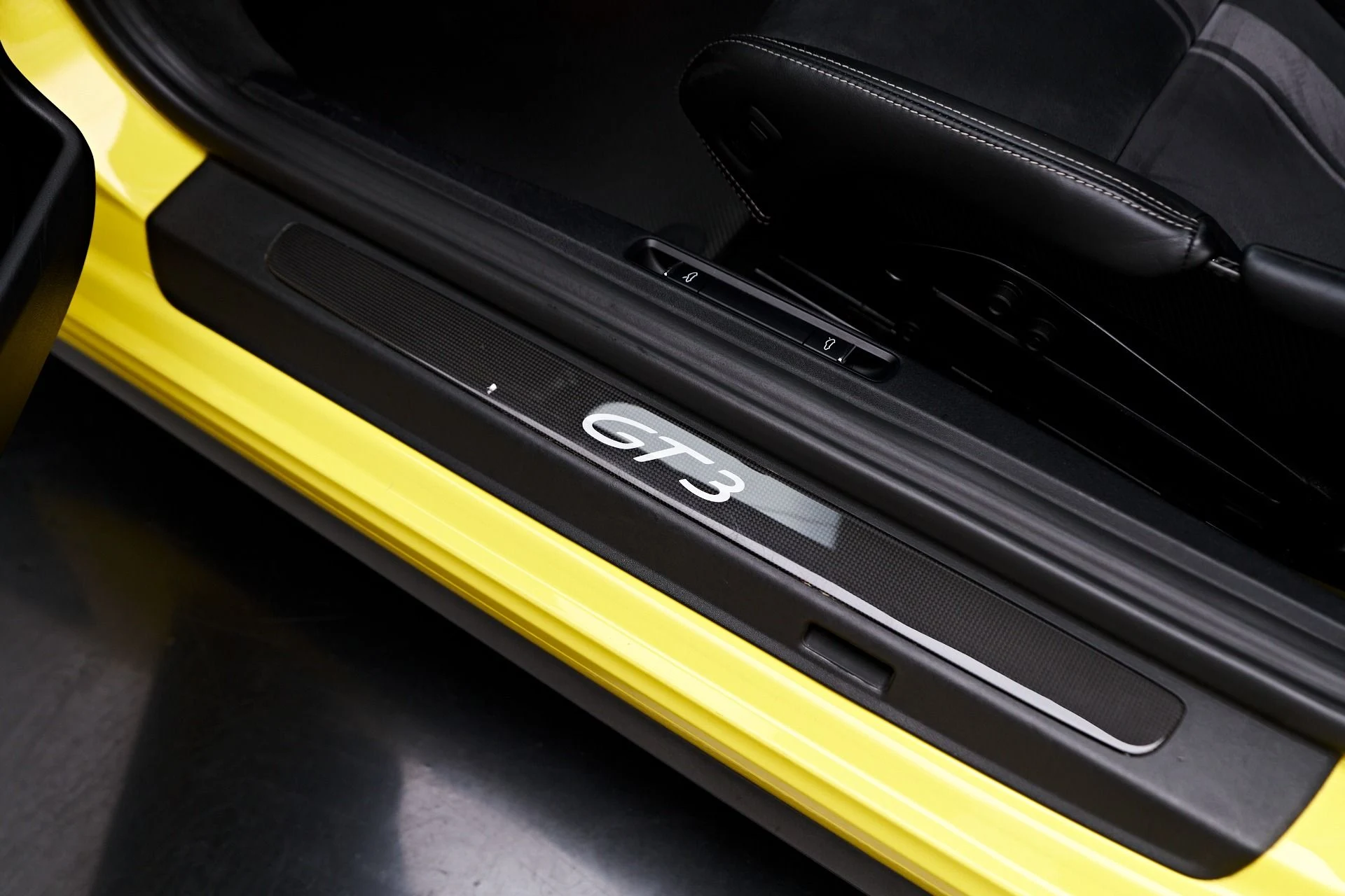 mph038_733086503_Used_2018_Porsche_911_GT_3_1755896693_260fc18b55