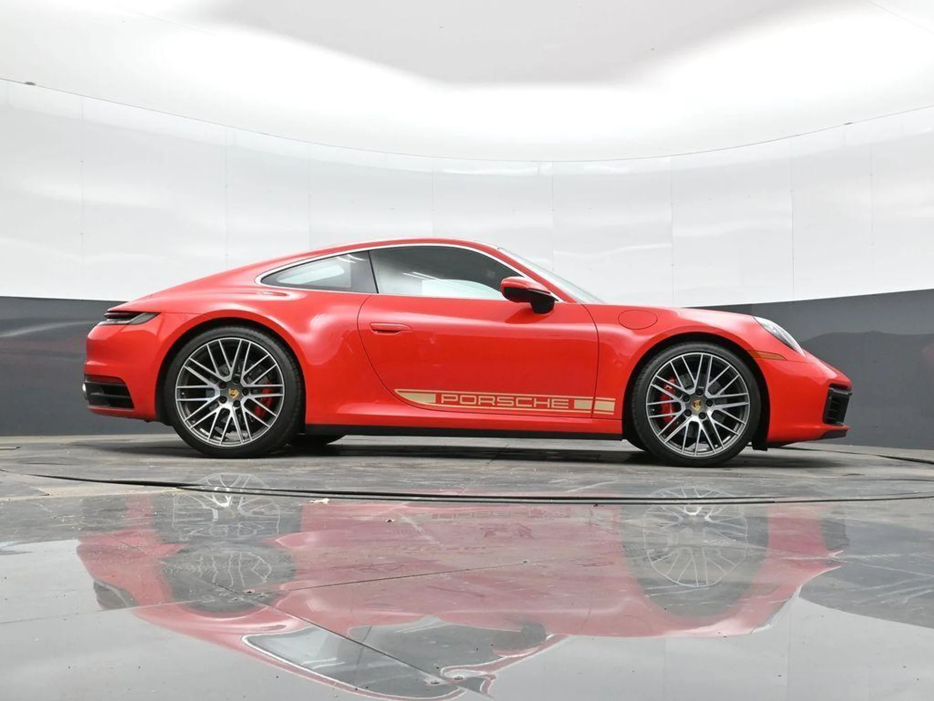 mph038_749572531_kf_T_740_D2_N_Qr_UFHM_01_VYL_Gf_M_355660e286