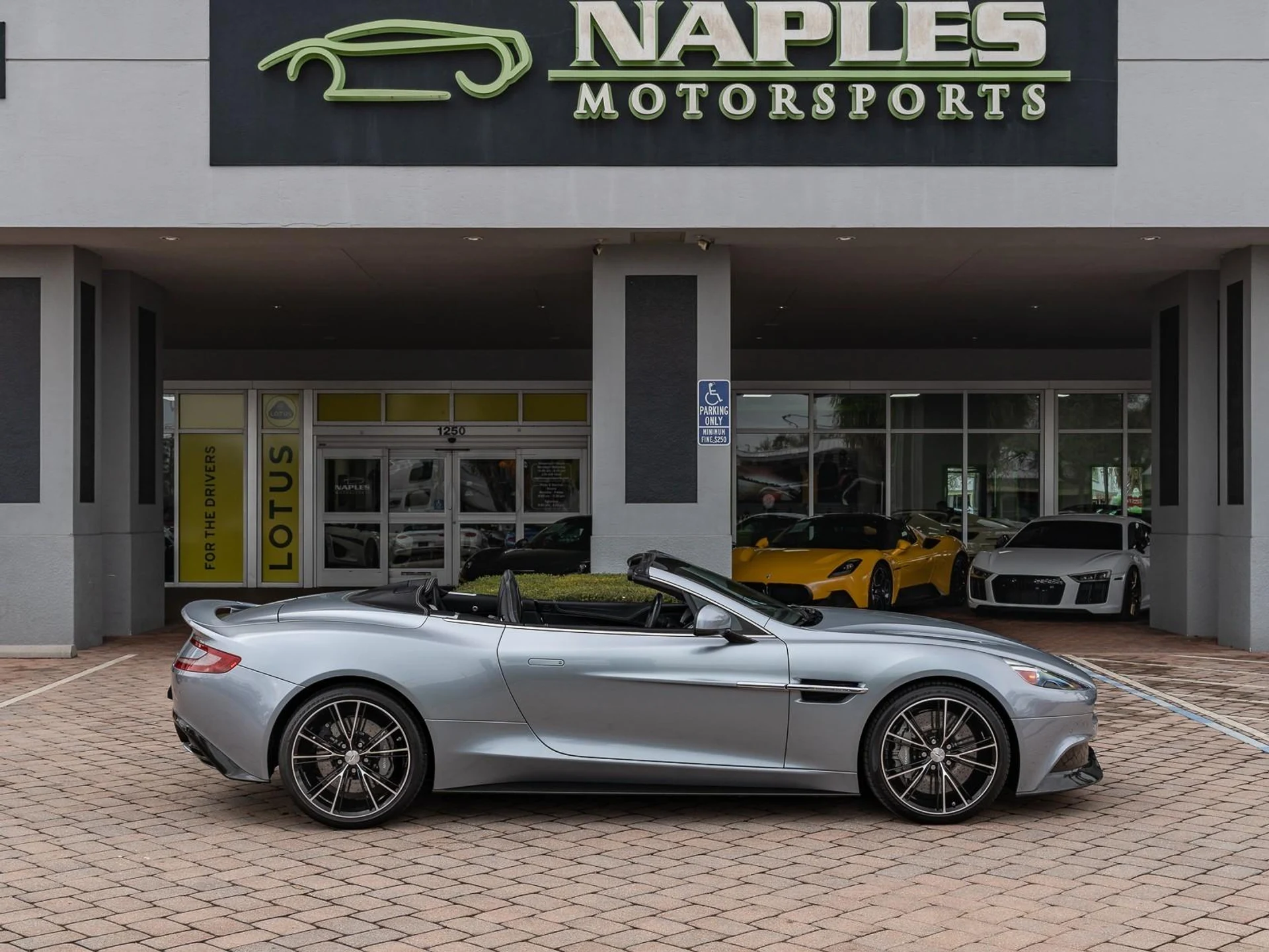 mph038_771318017_Used_2014_Aston_Martin_Vanquish_1741043208_35fb00f09a