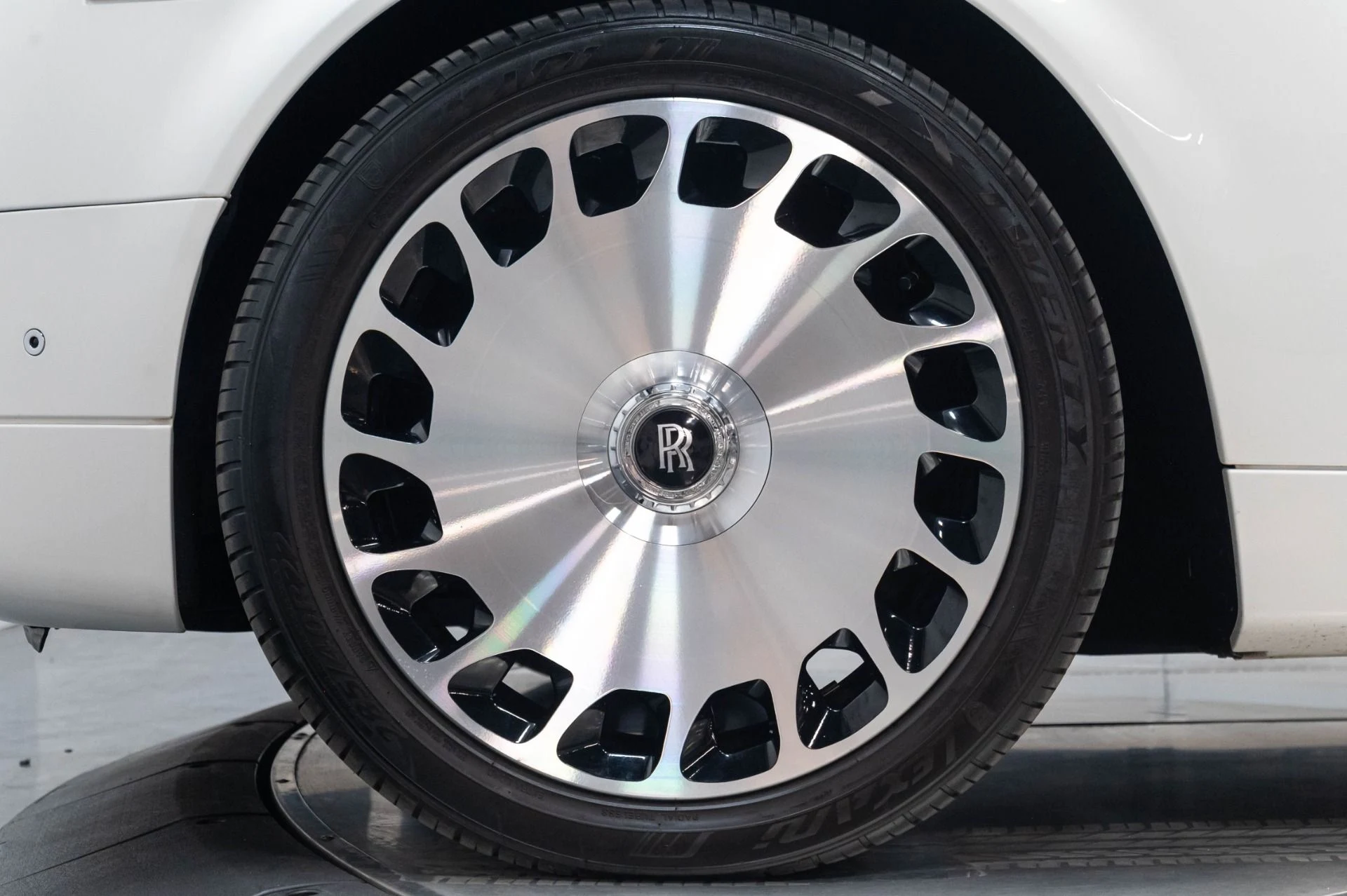 mph038_780711946_Used_2013_Rolls_Royce_Phantom_1784226914_a6b17b845c