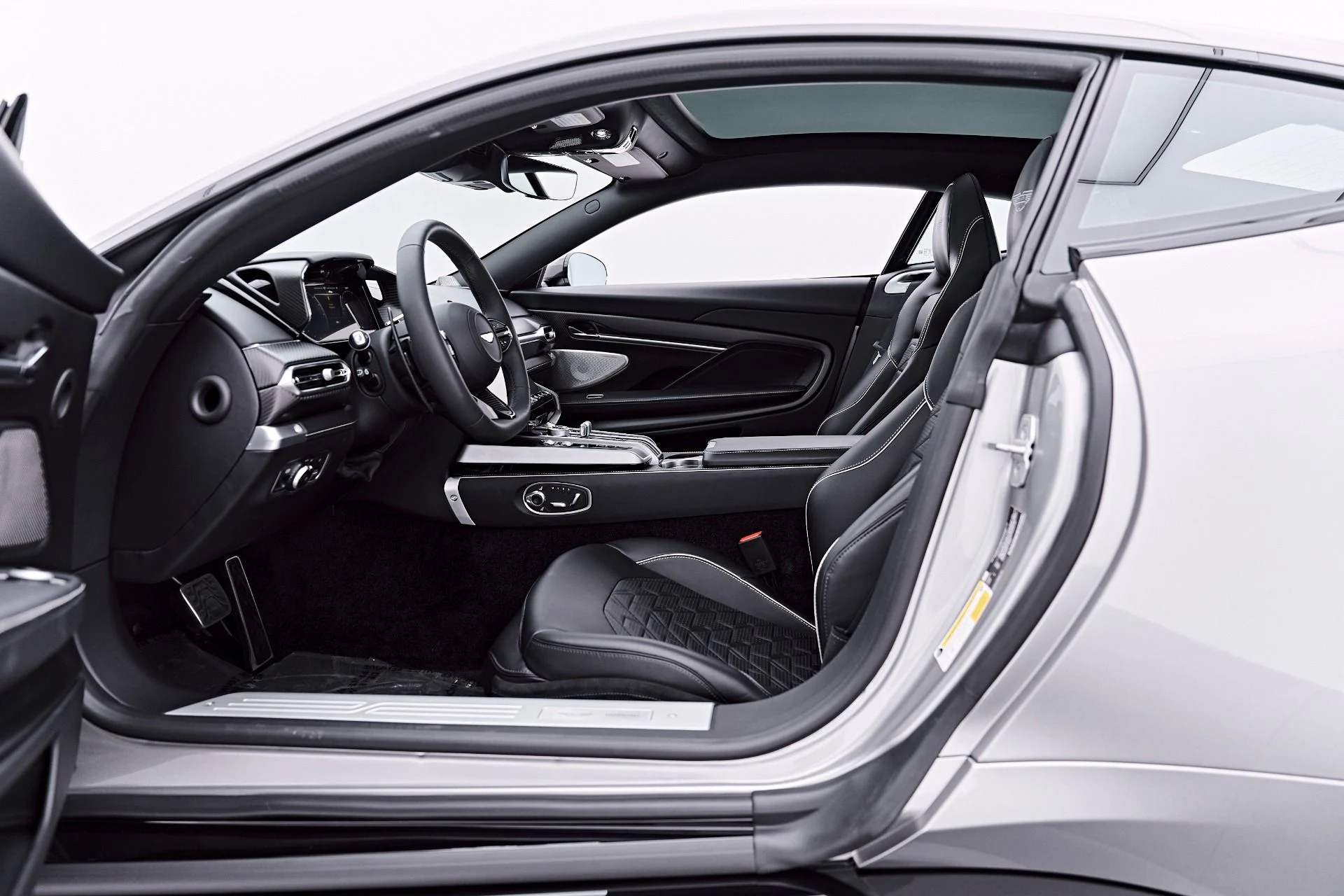 mph038_786014307_Used_2025_Aston_Martin_Vanquish_V12_1786045831_d3f9234927
