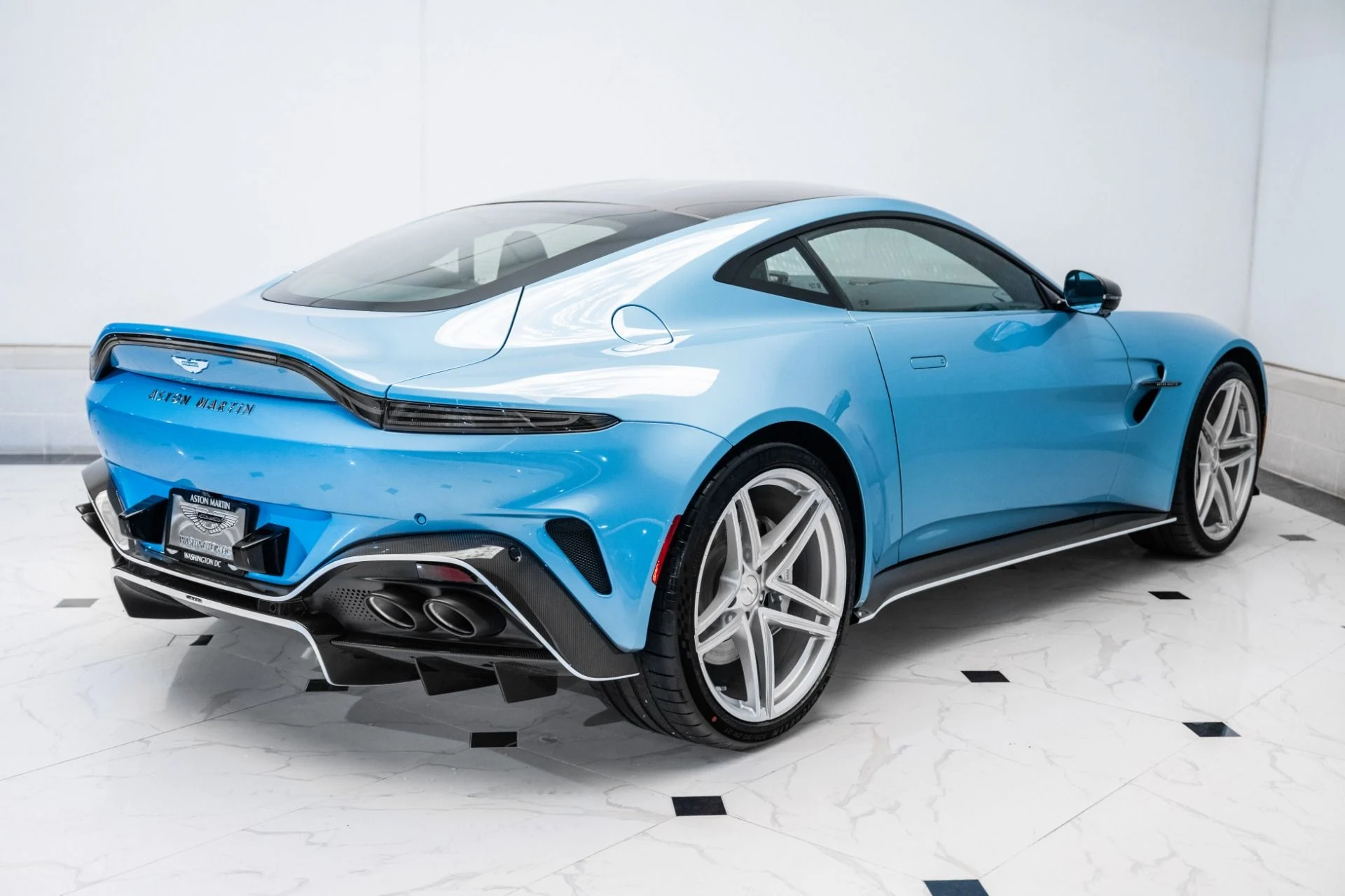 mph038_795173041_Used_2025_Aston_Martin_Vantage_Coupe_1741617065_6e640944f3