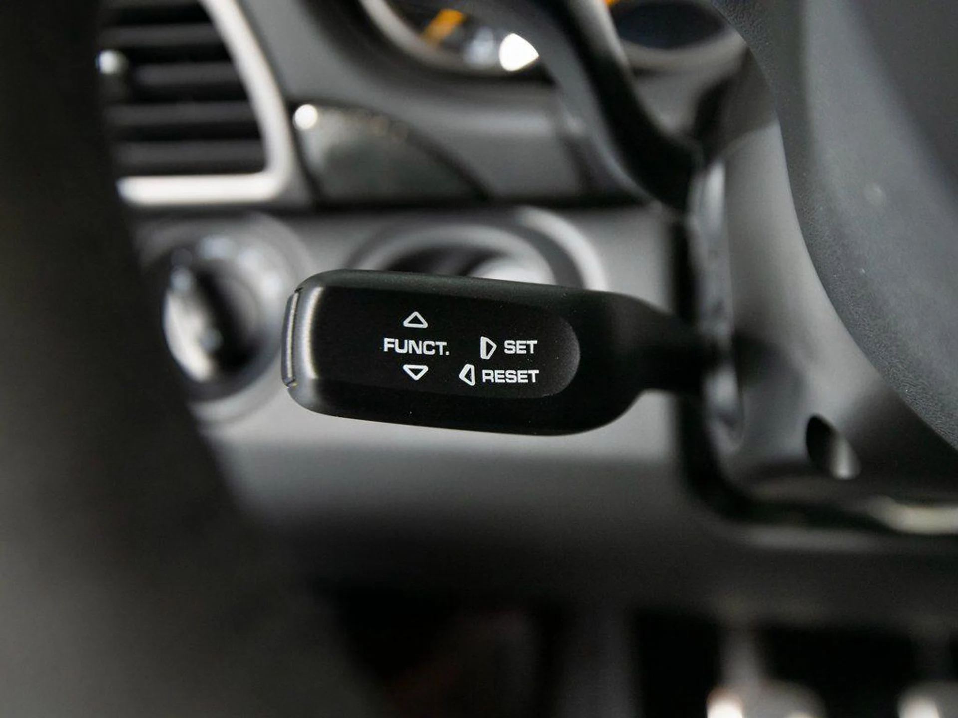 mph038_80061943_yq_m_J24_Yq_SW_Qs_Lvt_KKV_7pi_U_2w_5b0527d7a8