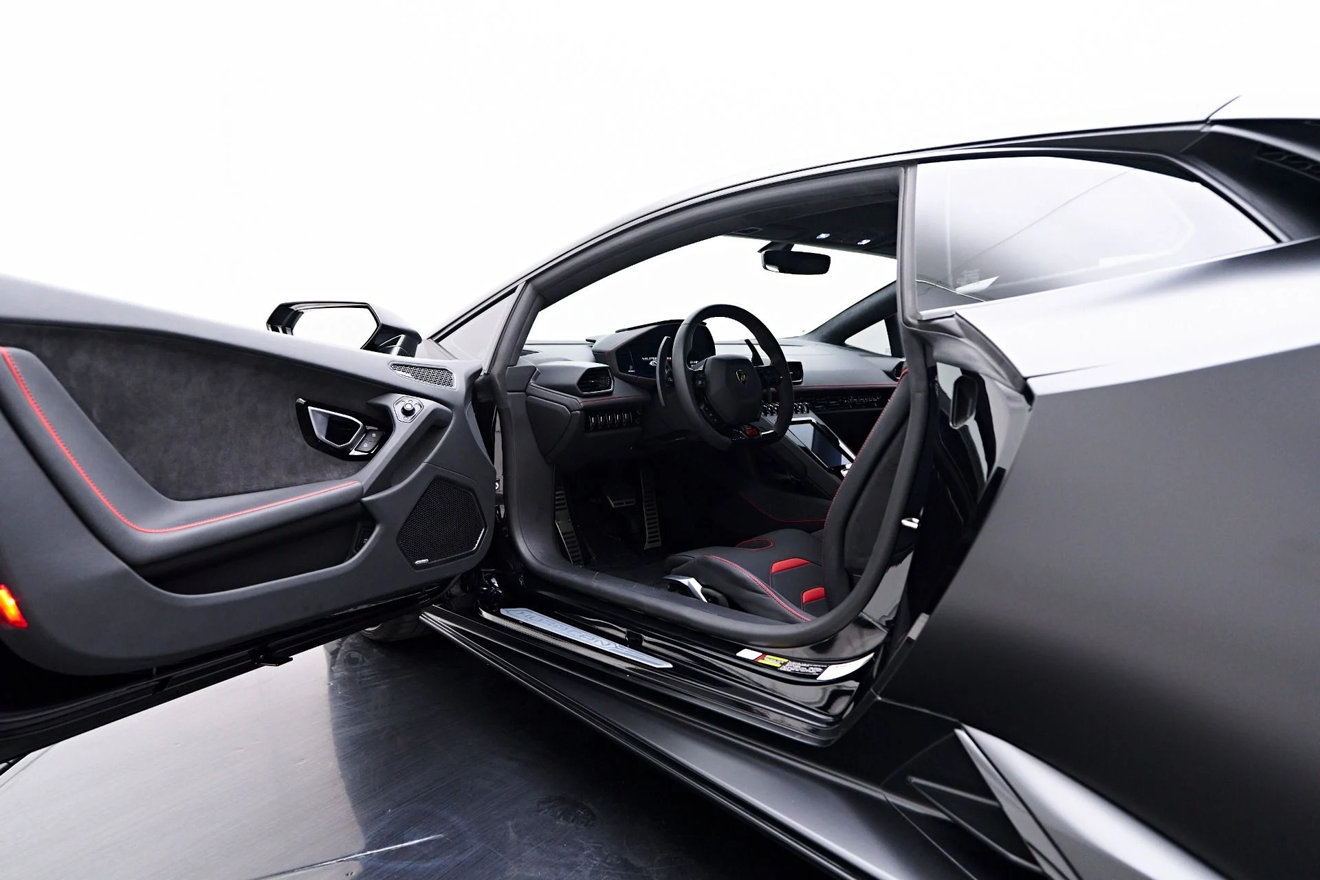 mph038_803692648_Used_2023_Lamborghini_Huracan_EVO_Base_1753408118_2f1a266670
