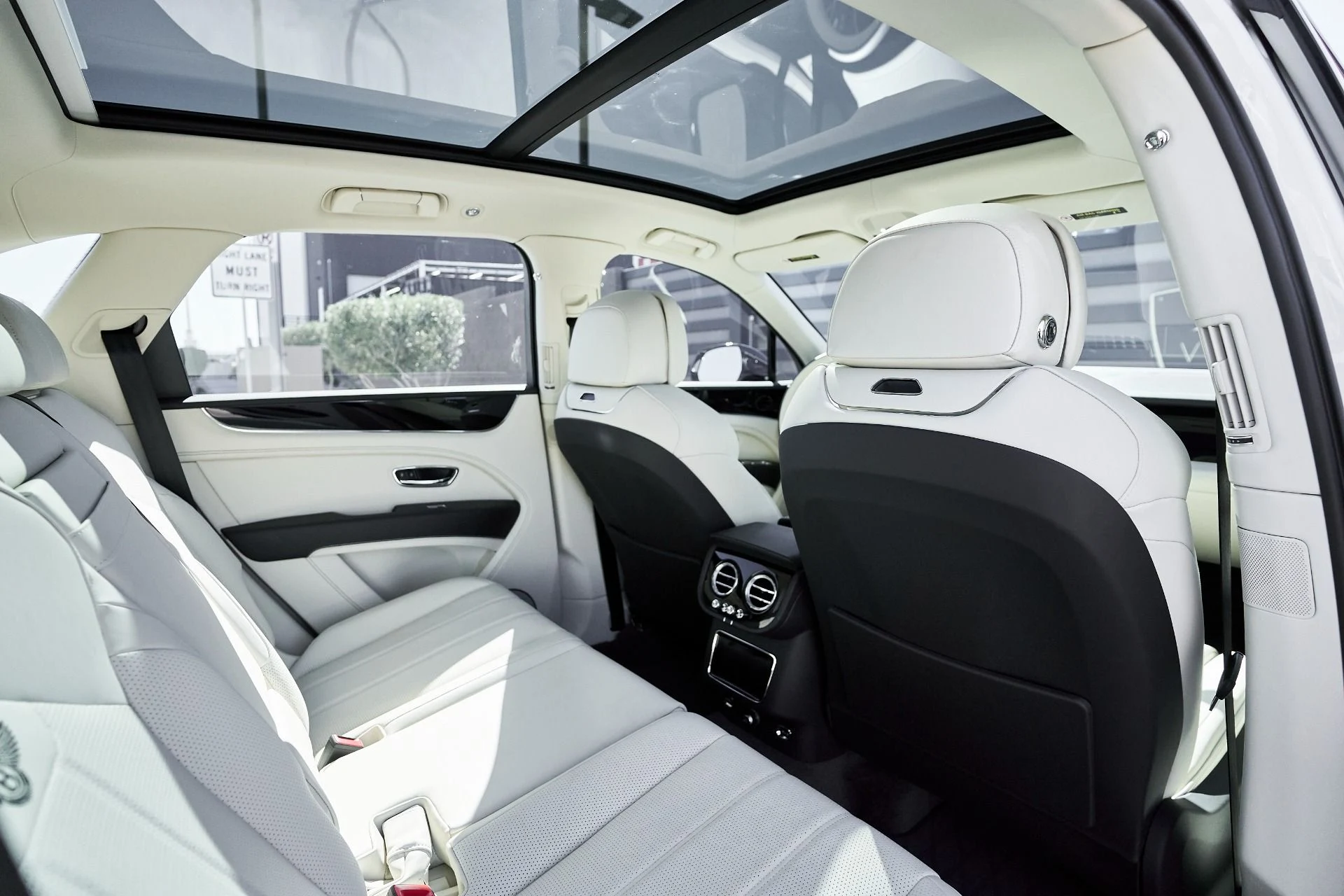 mph038_809099757_Used_2024_Bentley_Bentayga_Hybrid_S_1759985924_ba44514917
