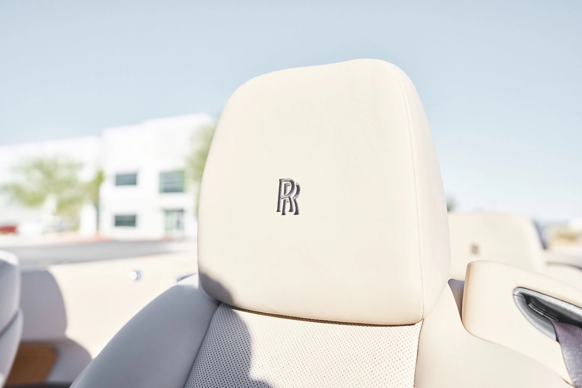 mph038_817824897_Used_2020_Rolls_Royce_Dawn_Base_1762645830_bcbbe0e734